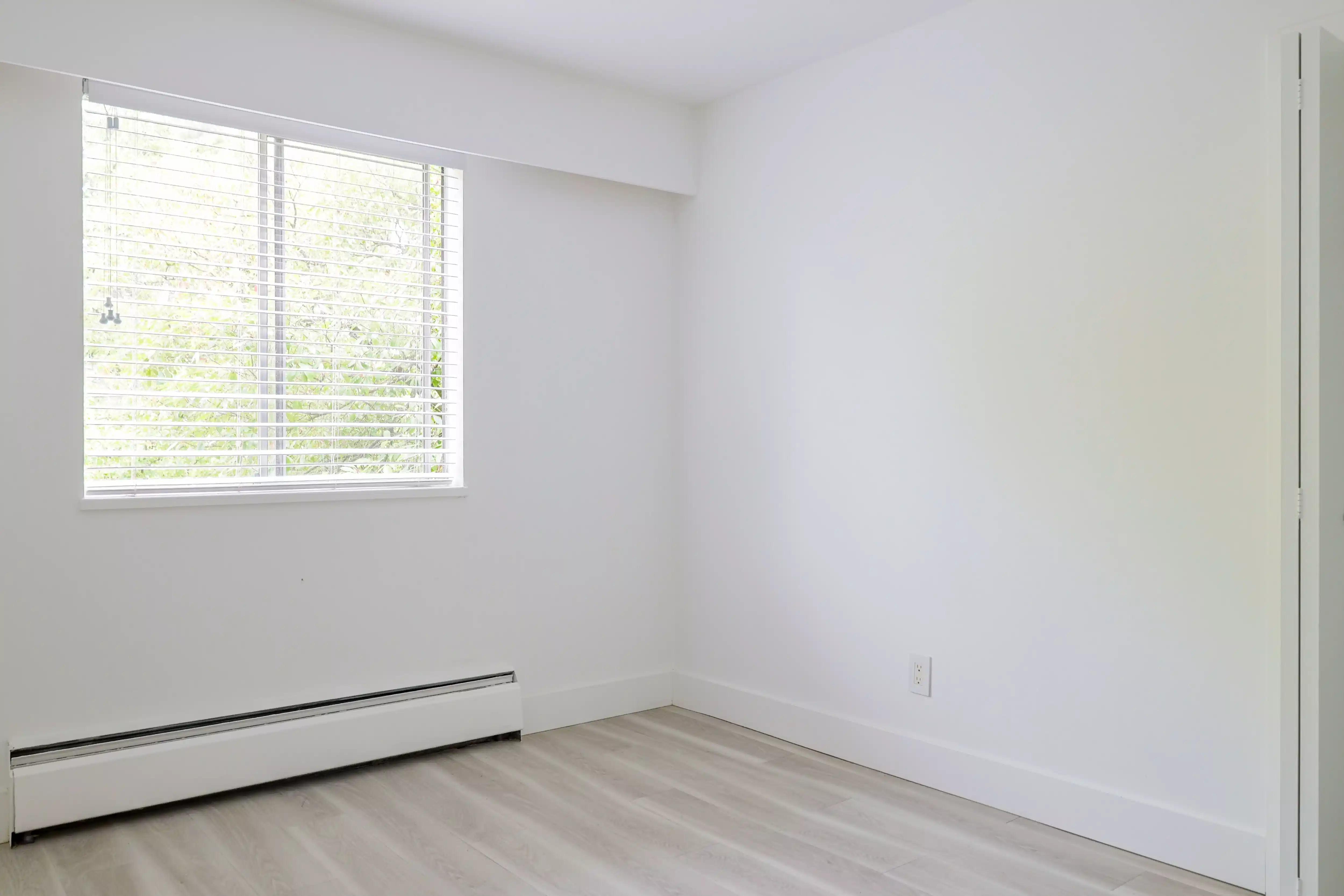 Apt 106 - Kitchen?w=400&h=260&fit=crop&q=40&auto=format&trim=auto