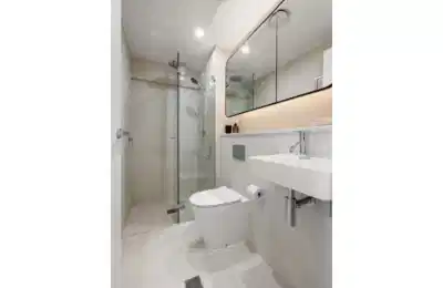 Bedroom?w=400&h=260&fit=crop&q=40&auto=format&trim=auto