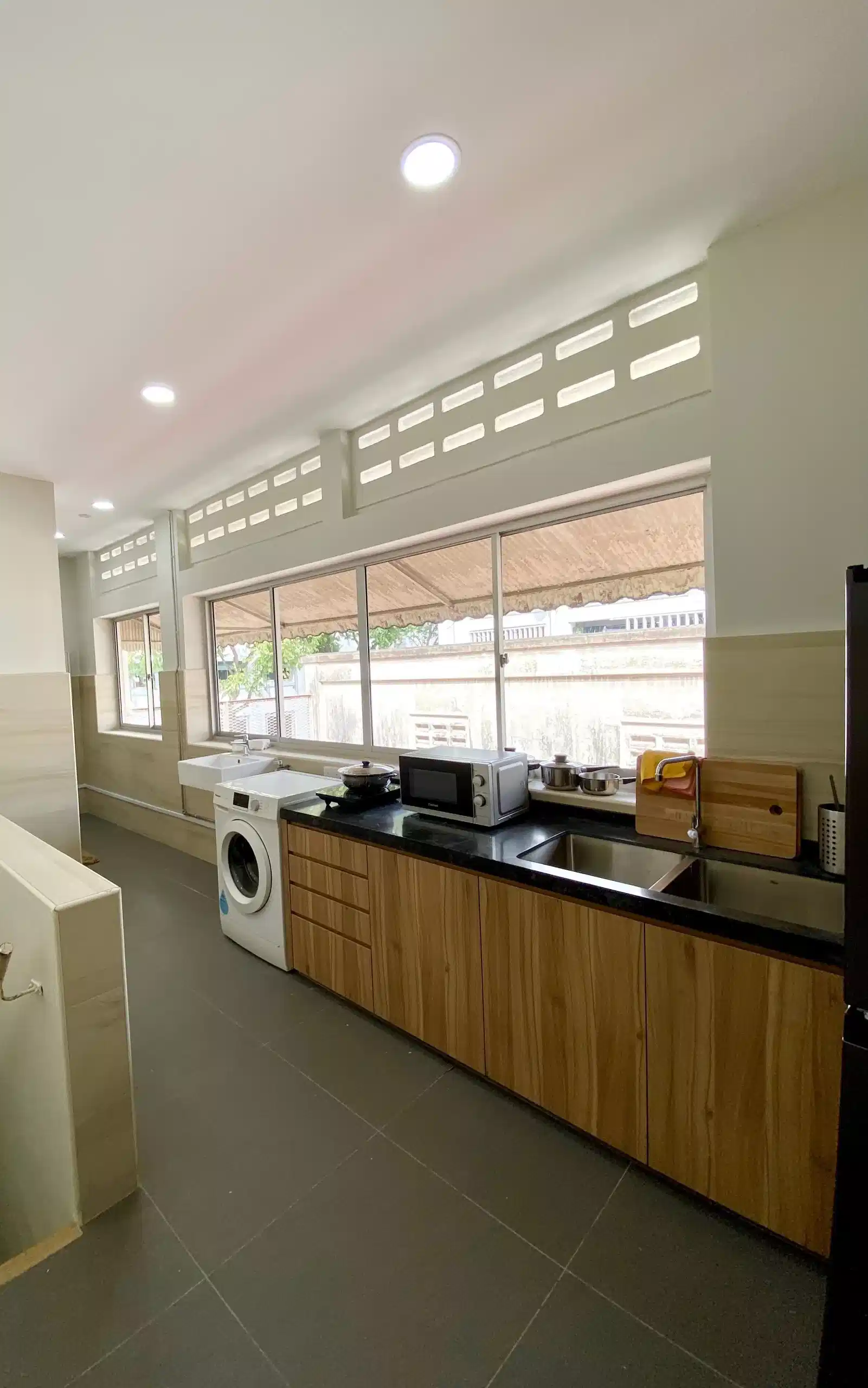 Kitchen?w=400&h=260&fit=crop&q=40&auto=format&trim=auto