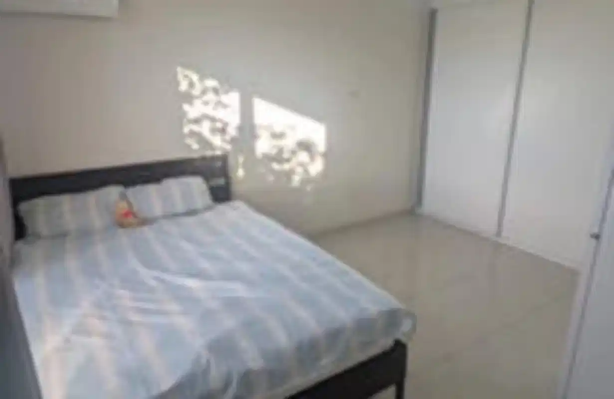 Bedroom?w=400&h=260&fit=crop&q=40&auto=format&trim=auto