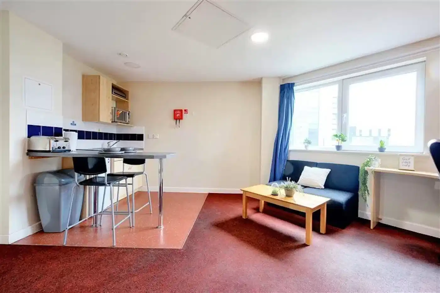 Common Area?w=400&h=260&fit=crop&q=40&auto=format&trim=auto