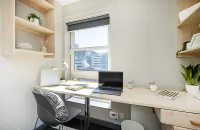 Amenities?w=400&h=260&fit=crop&q=40&auto=format&trim=auto