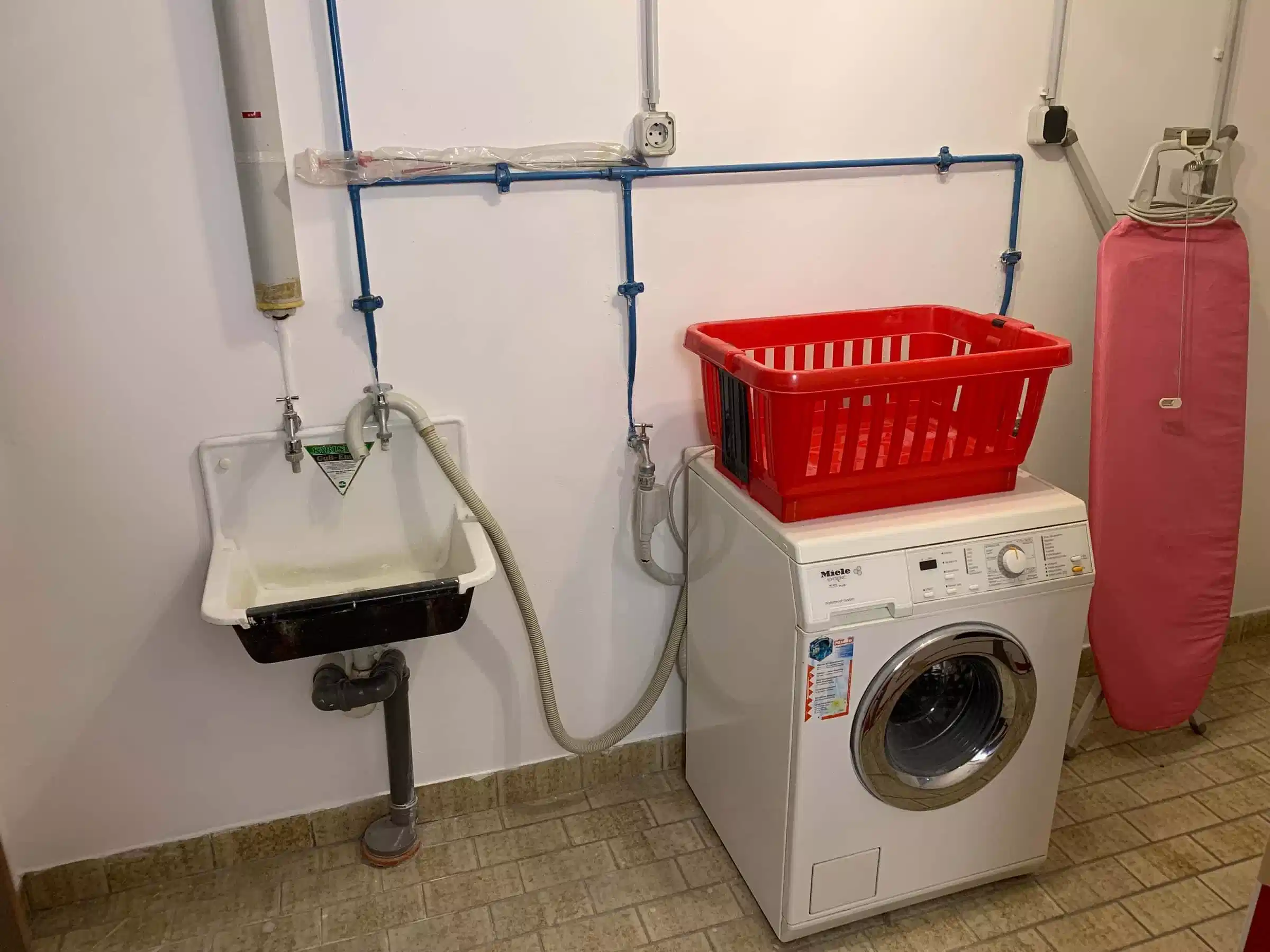 SPC 60598, Frankfurt - Frankfurt, Germany - Amenities