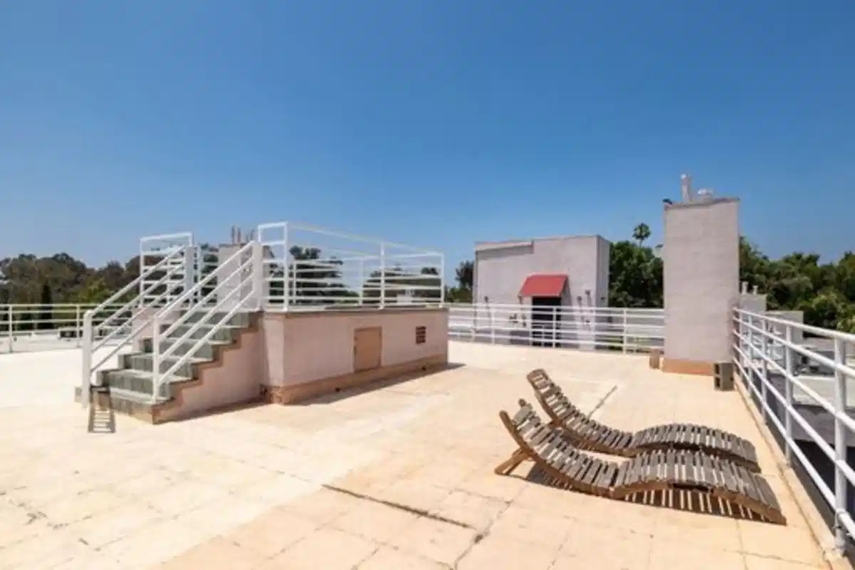 Veteran Plaza, Los Angeles - Los Angeles, California, United States - Exterior