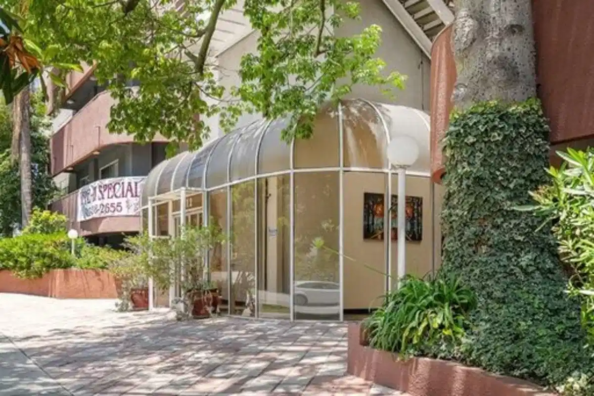 Veteran Plaza, Los Angeles - Los Angeles, California, United States - Exterior
