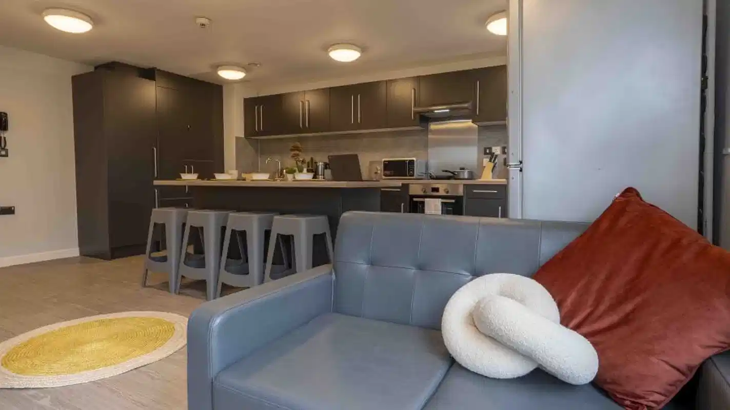 Amenities?w=400&h=260&fit=crop&q=40&auto=format&trim=auto