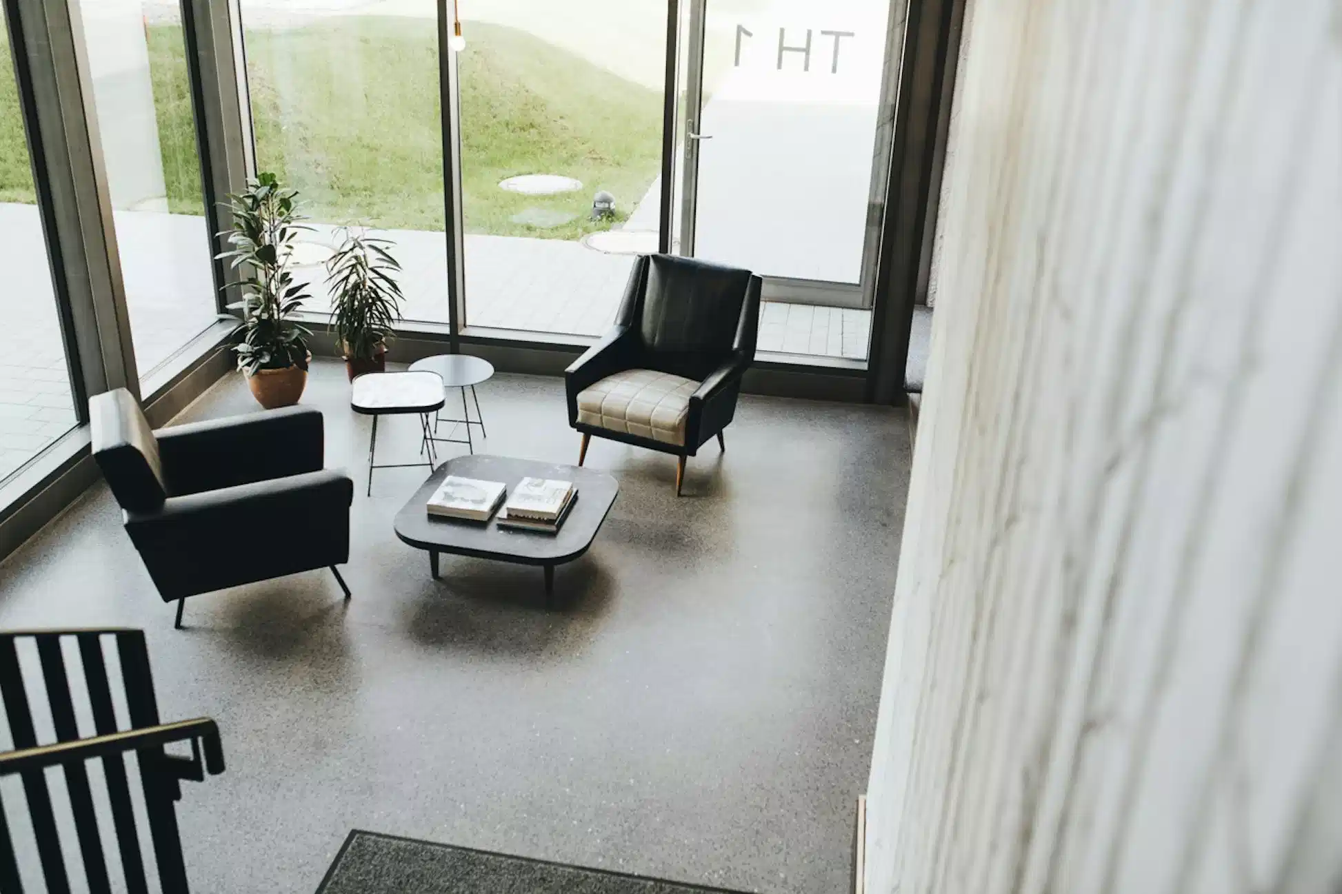 Amenities?w=400&h=260&fit=crop&q=40&auto=format&trim=auto