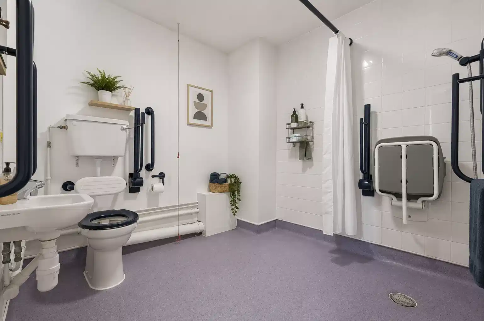 Common Area?w=400&h=260&fit=crop&q=40&auto=format&trim=auto