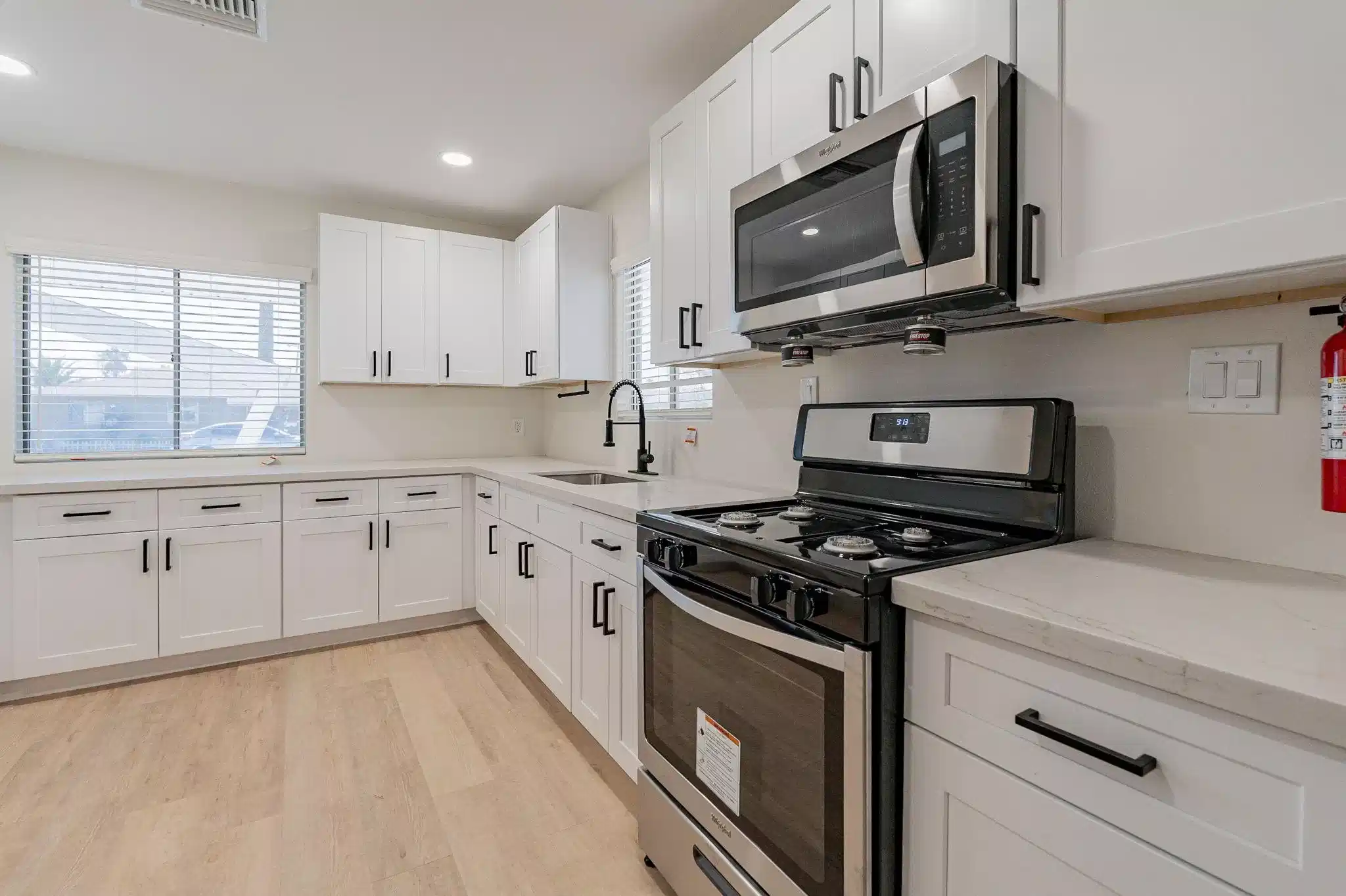 PDP 85051, Phoenix - Phoenix, Arizona, United States - #23493: Room in 6 Bed 2 Bath - Kitchen