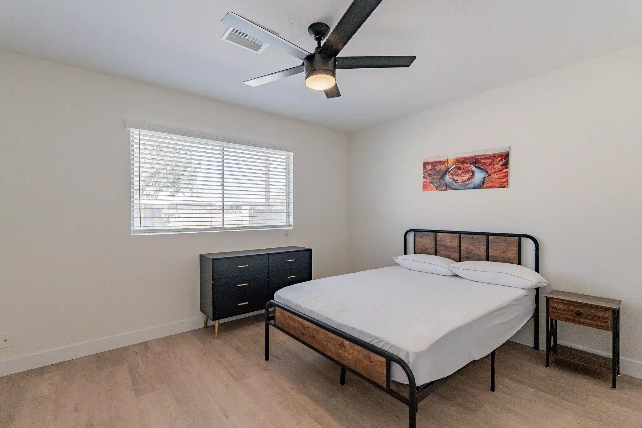 PDP 85051, Phoenix - Phoenix, Arizona, United States - #23493: Room in 6 Bed 2 Bath - Bedroom