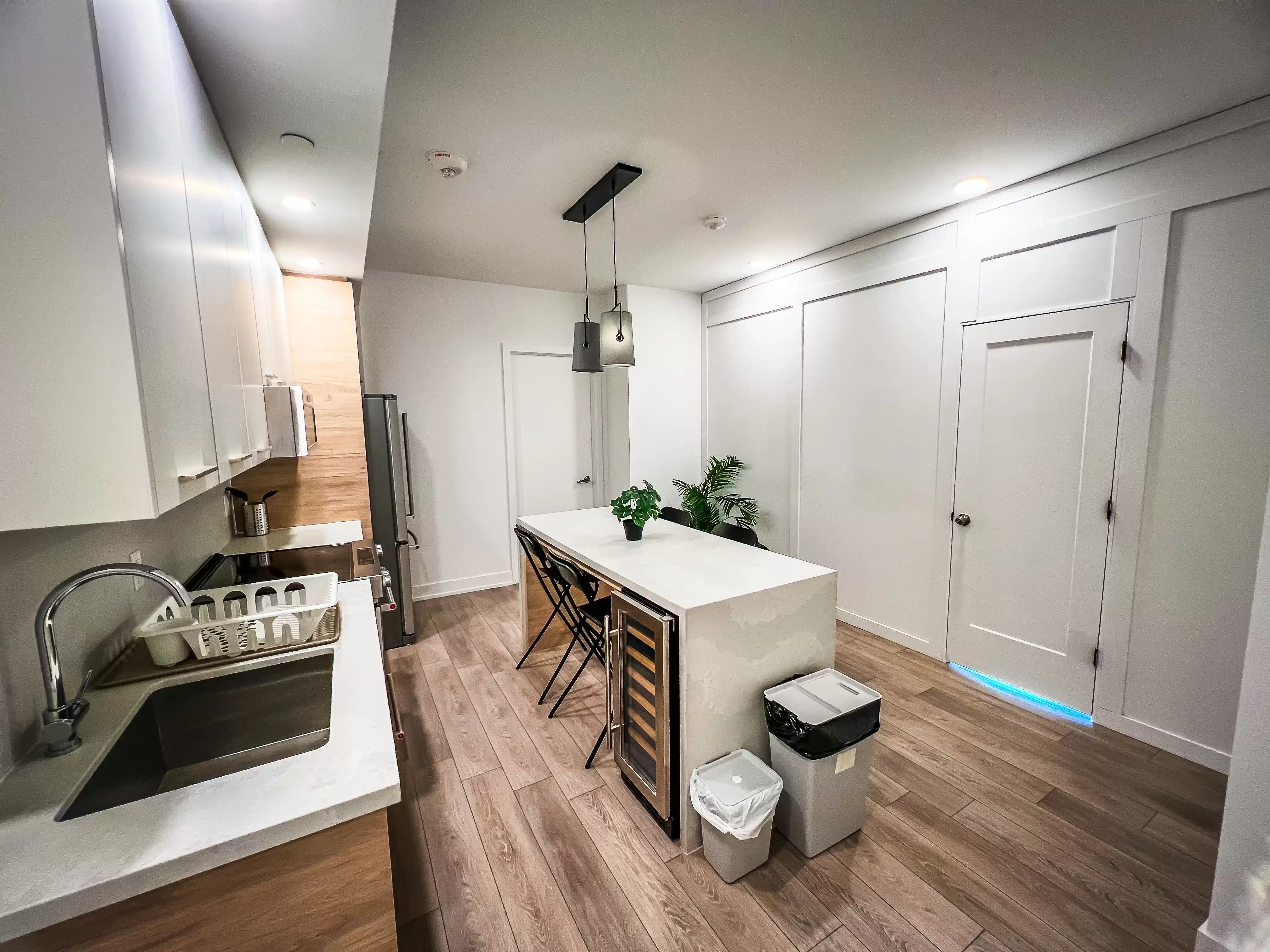 Amenities?w=400&h=260&fit=crop&q=40&auto=format&trim=auto