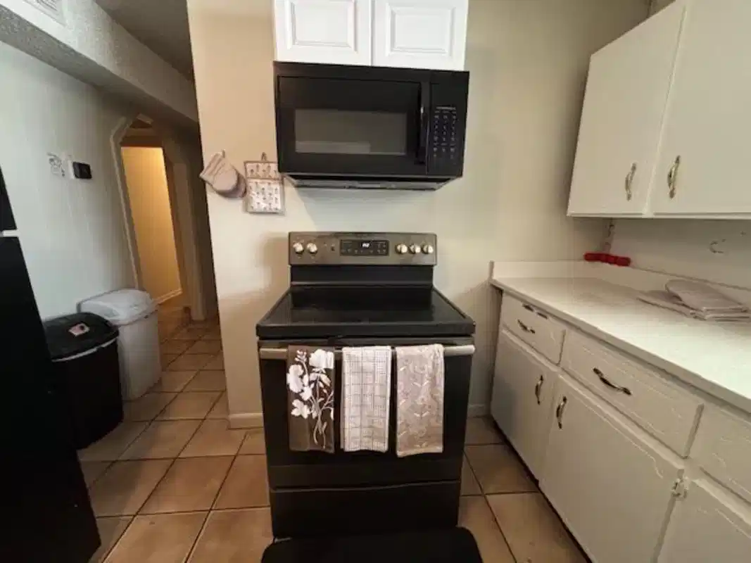 #6419: Room in 9 Bed 2 Bath - Bedroom?w=400&h=260&fit=crop&q=40&auto=format&trim=auto