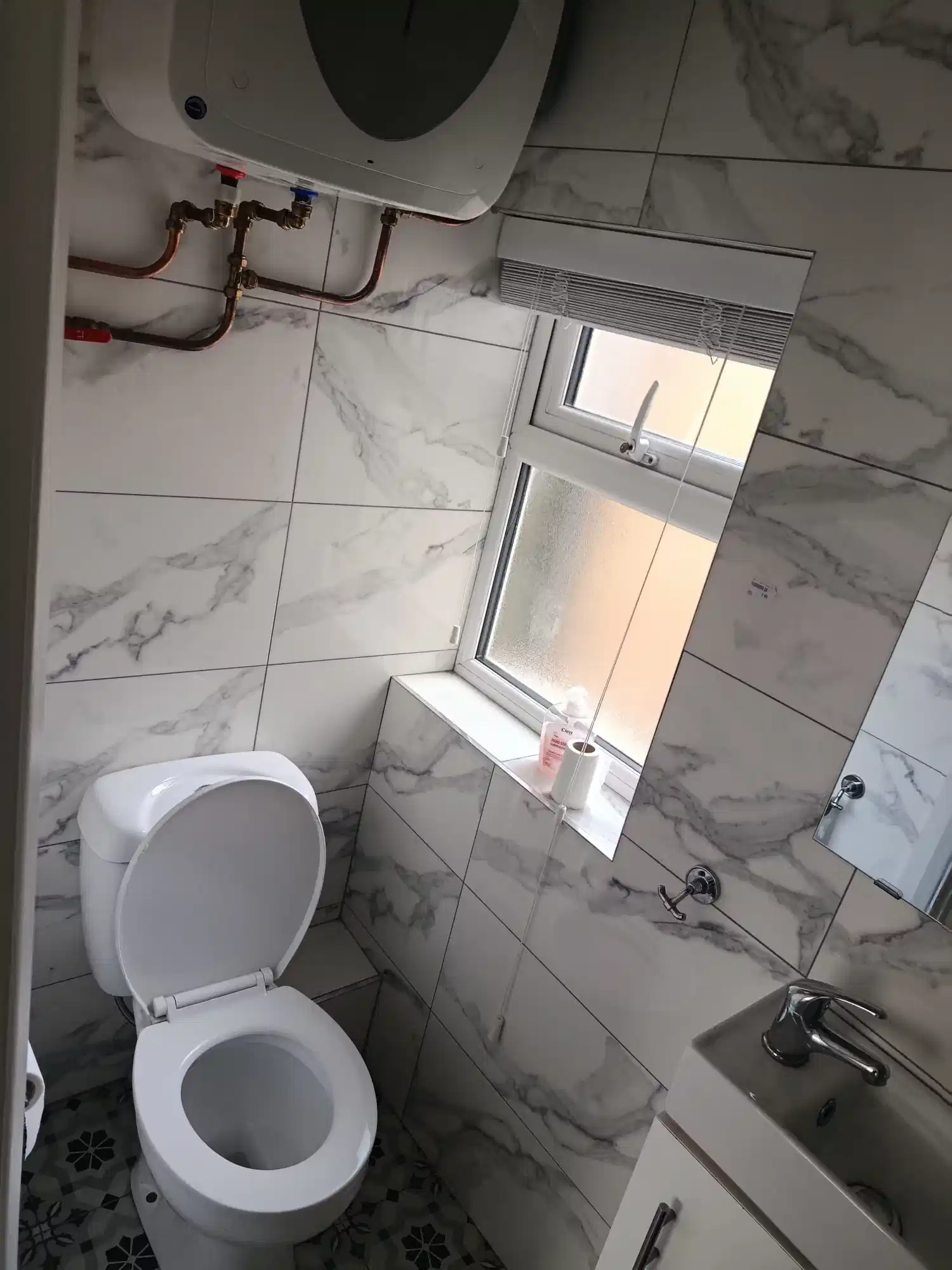 Amenities?w=400&h=260&fit=crop&q=40&auto=format&trim=auto