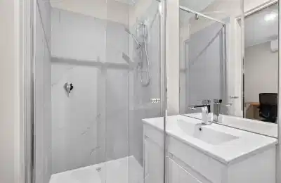 Common Area?w=400&h=260&fit=crop&q=40&auto=format&trim=auto