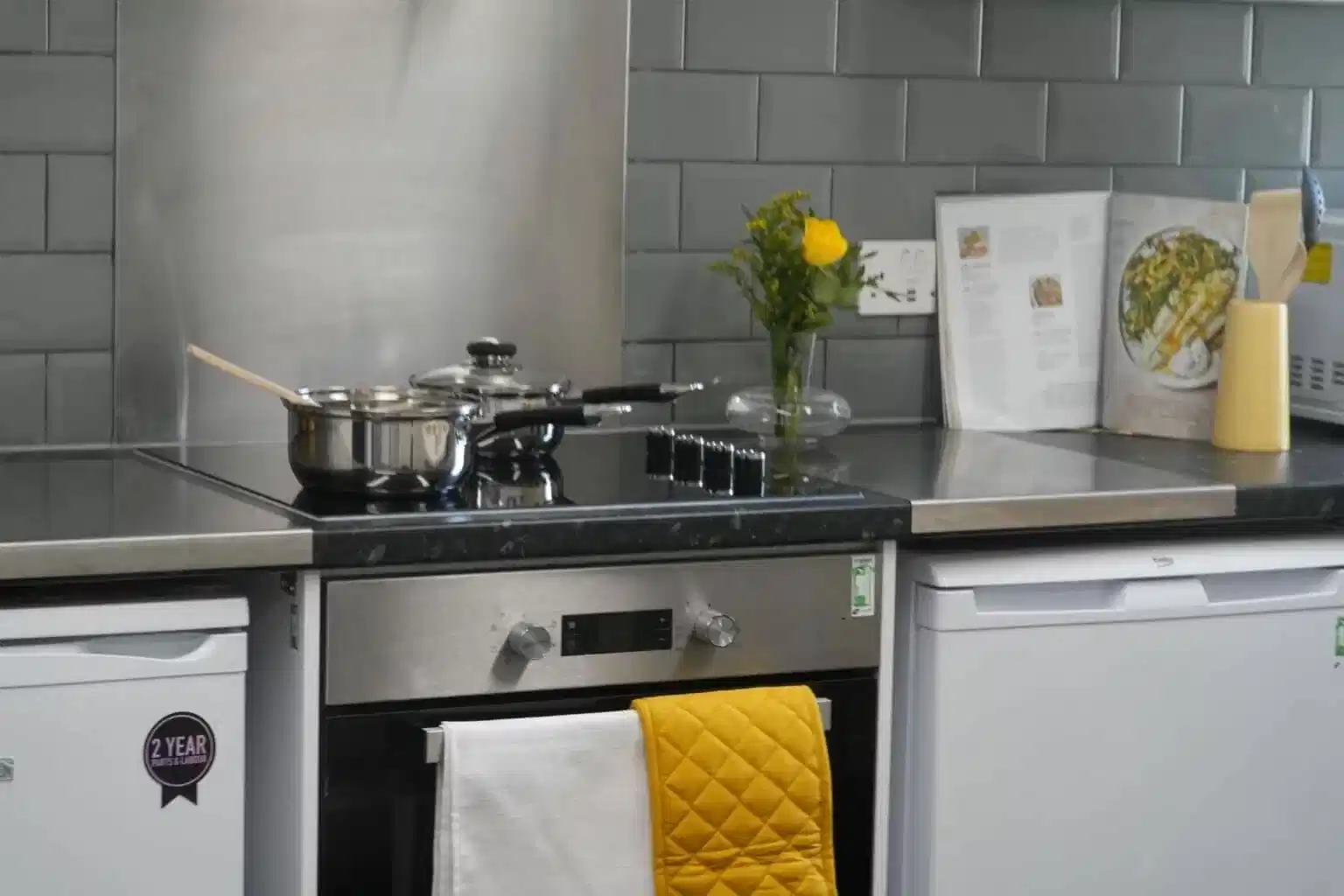 Kitchen?w=400&h=260&fit=crop&q=40&auto=format&trim=auto
