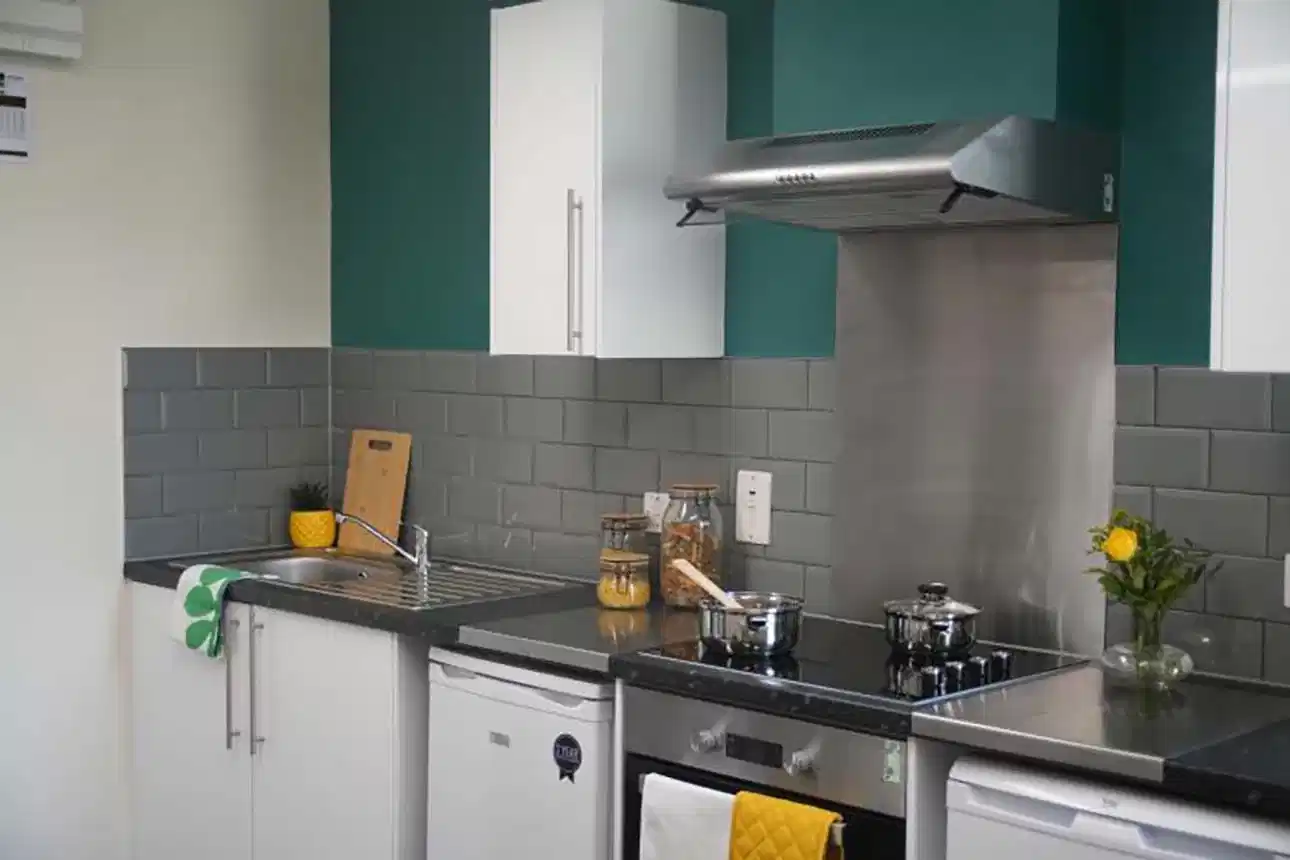 Kitchen?w=400&h=260&fit=crop&q=40&auto=format&trim=auto
