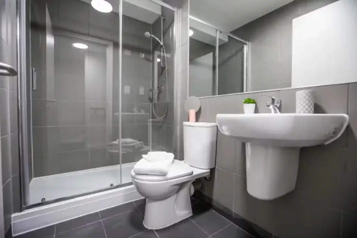 Common Area?w=400&h=260&fit=crop&q=40&auto=format&trim=auto