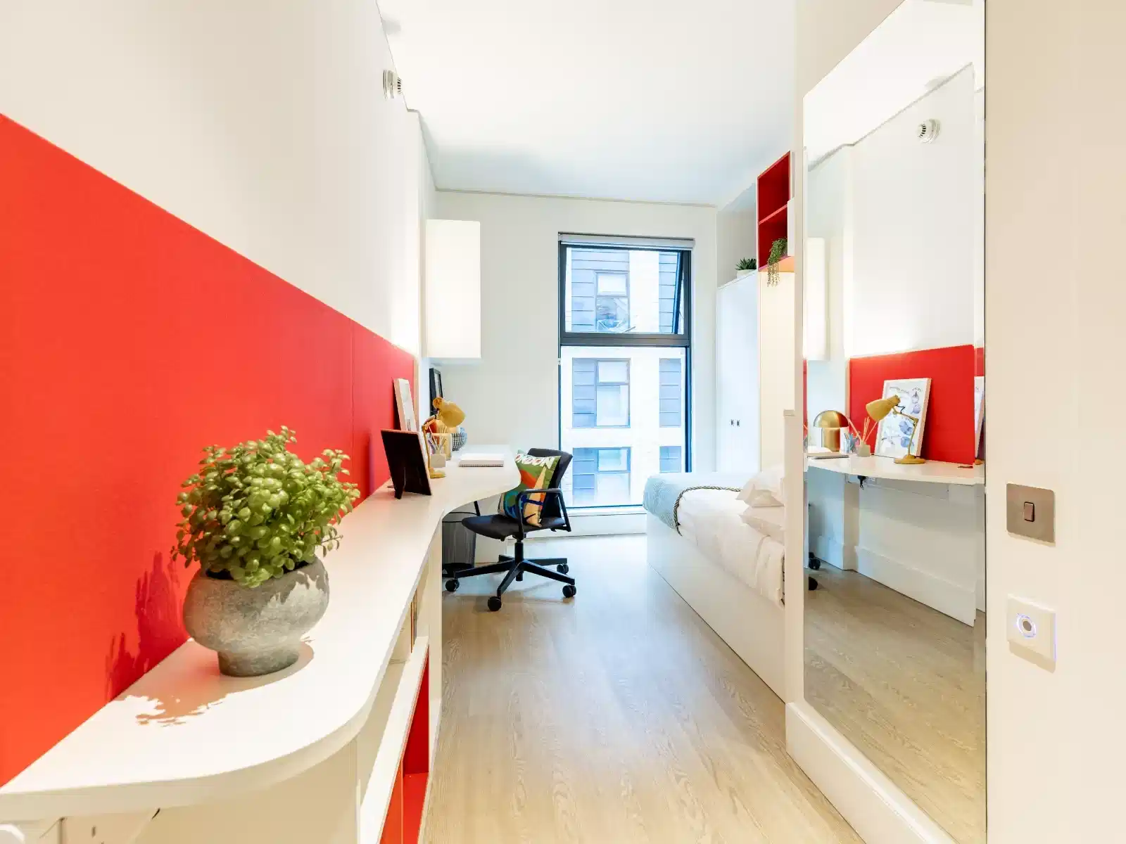 Amenities?w=400&h=260&fit=crop&q=40&auto=format&trim=auto