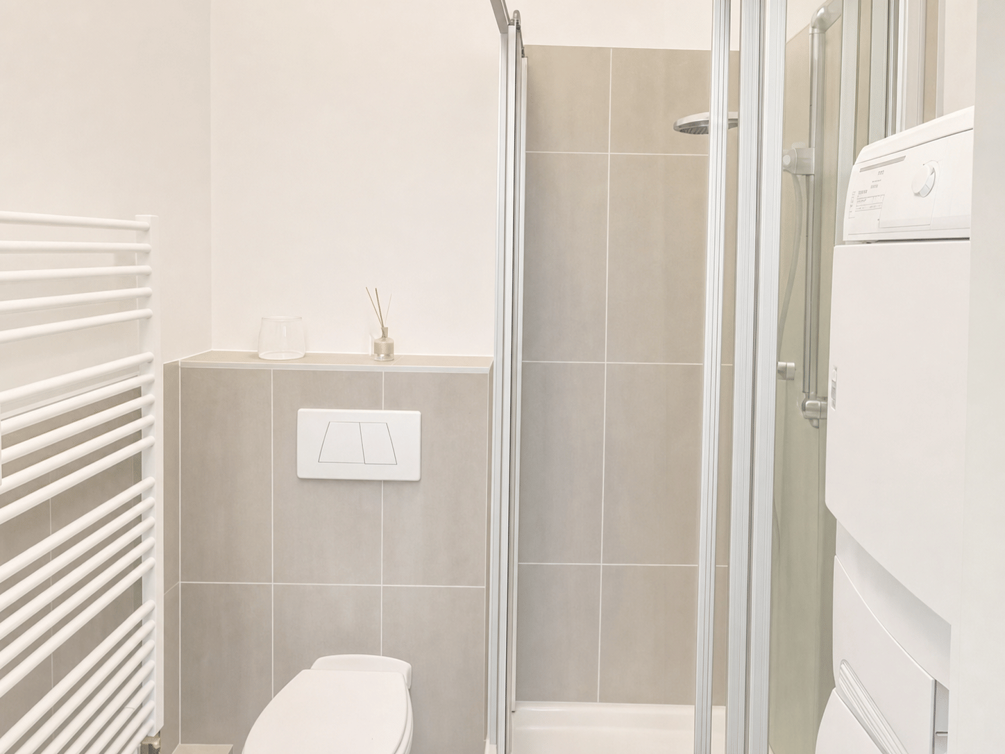 Radolfzeller Str. 40, 7. OG Rechts (Whg. 456) (Unit 197/02), Munich - Munich, Germany - Room in a 4 Bedroom 1 Bathroom - Bathroom