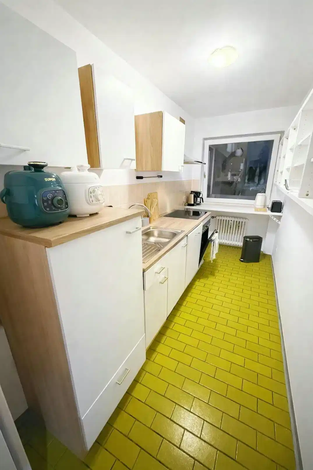 Room in a 4 Bedroom 1 Bathroom - Bedroom?w=400&h=260&fit=crop&q=40&auto=format&trim=auto