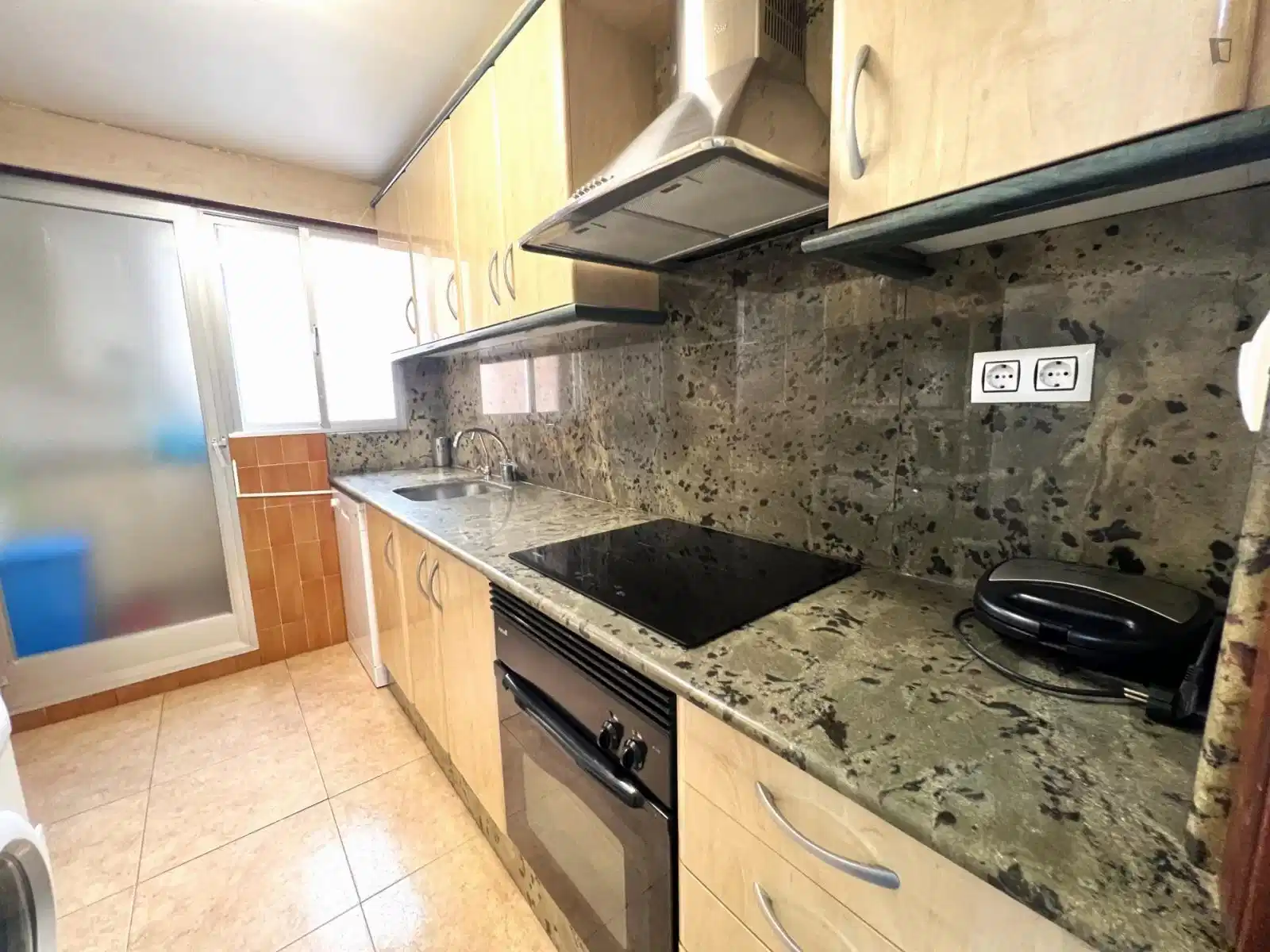 Kitchen?w=400&h=260&fit=crop&q=40&auto=format&trim=auto