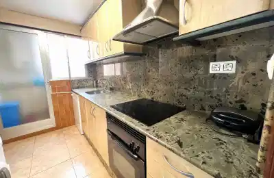 Kitchen?w=400&h=260&fit=crop&q=40&auto=format&trim=auto