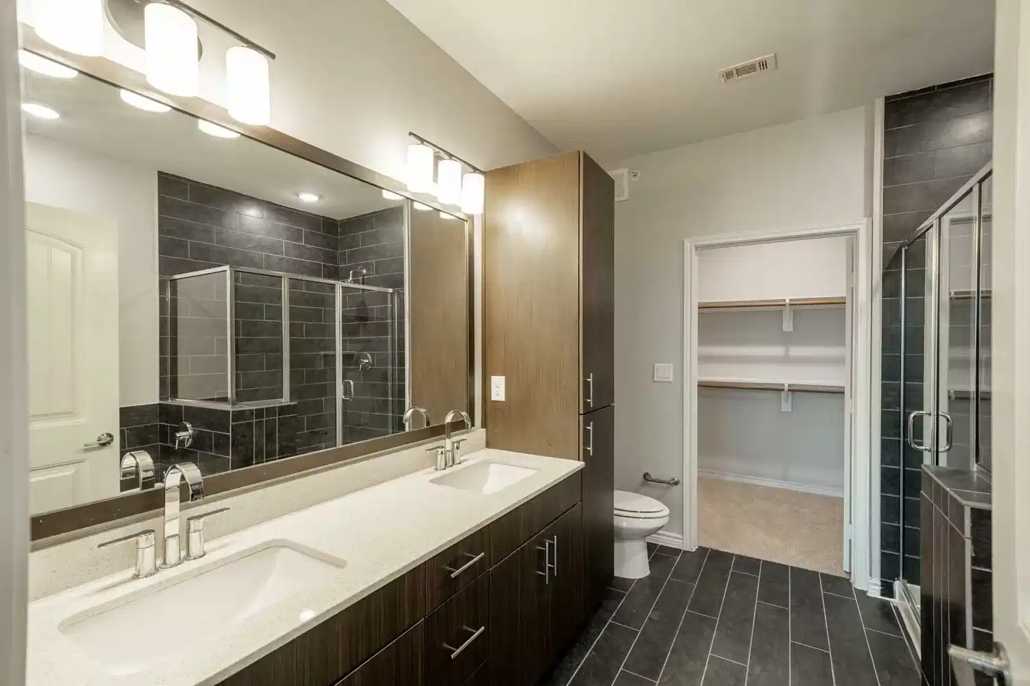 Oxford at Medical Center, San Antonio - San Antonio, Texas, United States - Bathroom