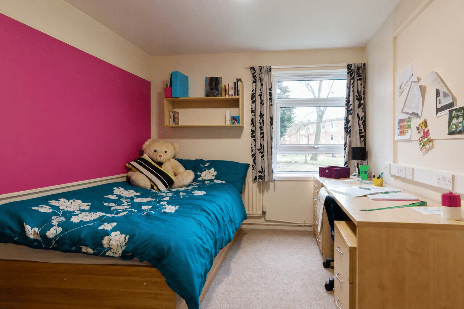 Common Area?w=400&h=260&fit=crop&q=40&auto=format&trim=auto