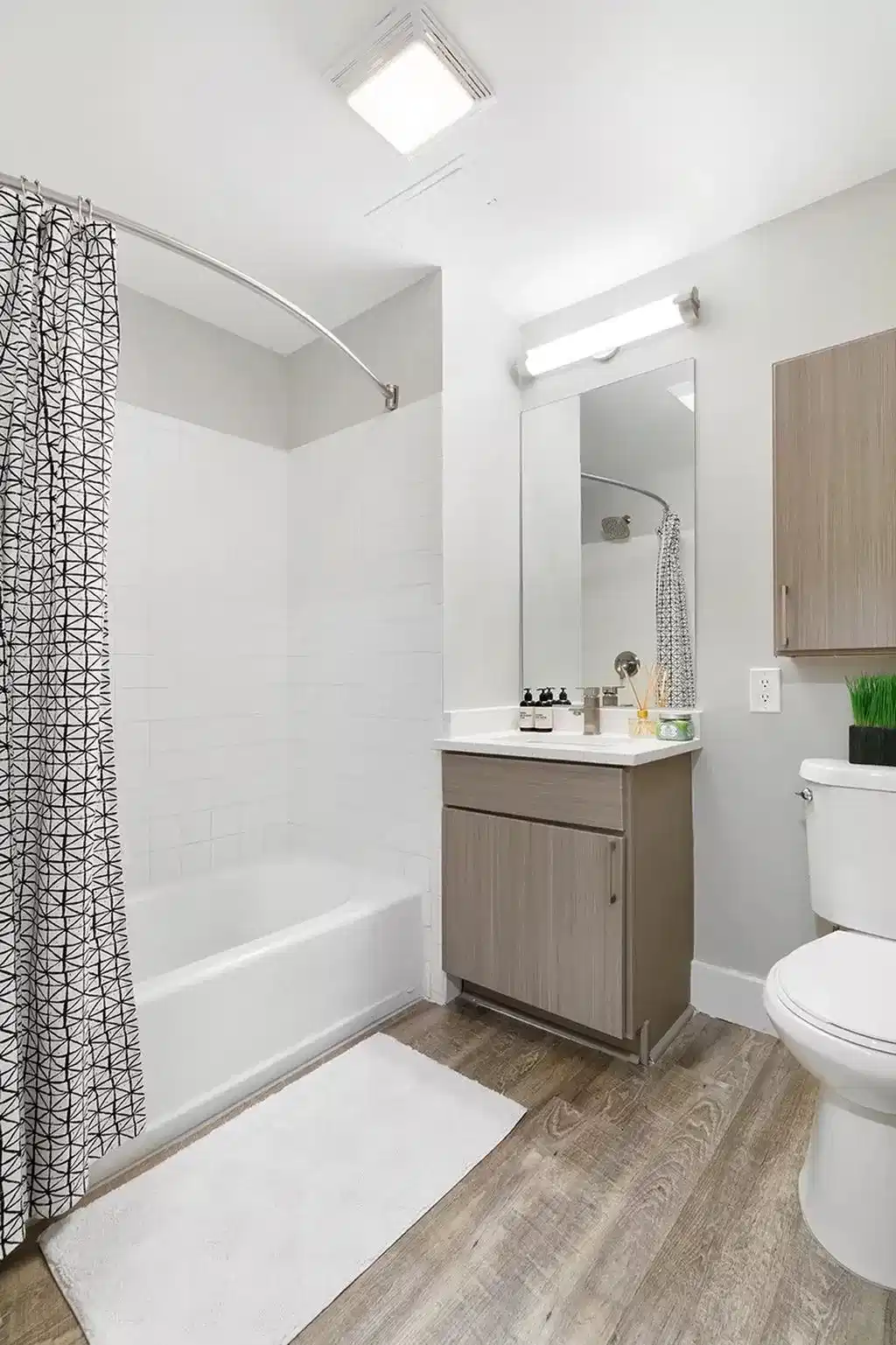 SoCam 290, New Brunswick - New Brunswick, New Jersey, United States - Bathroom