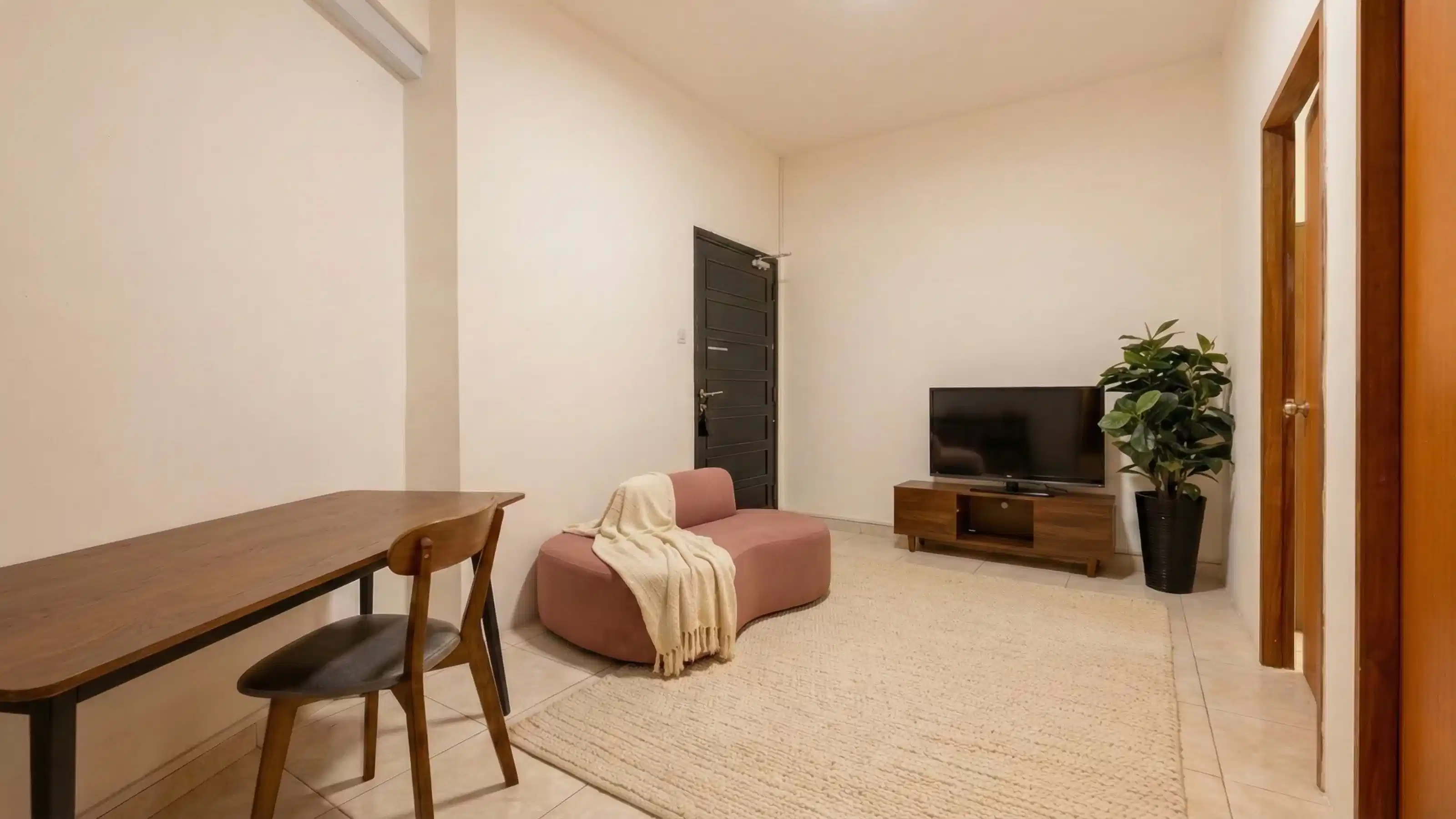 Room in a 6 Bedroom Apartment, 135 Serangoon Ave 3, Singapore 556114 - Singapore, Singapore - Common Area