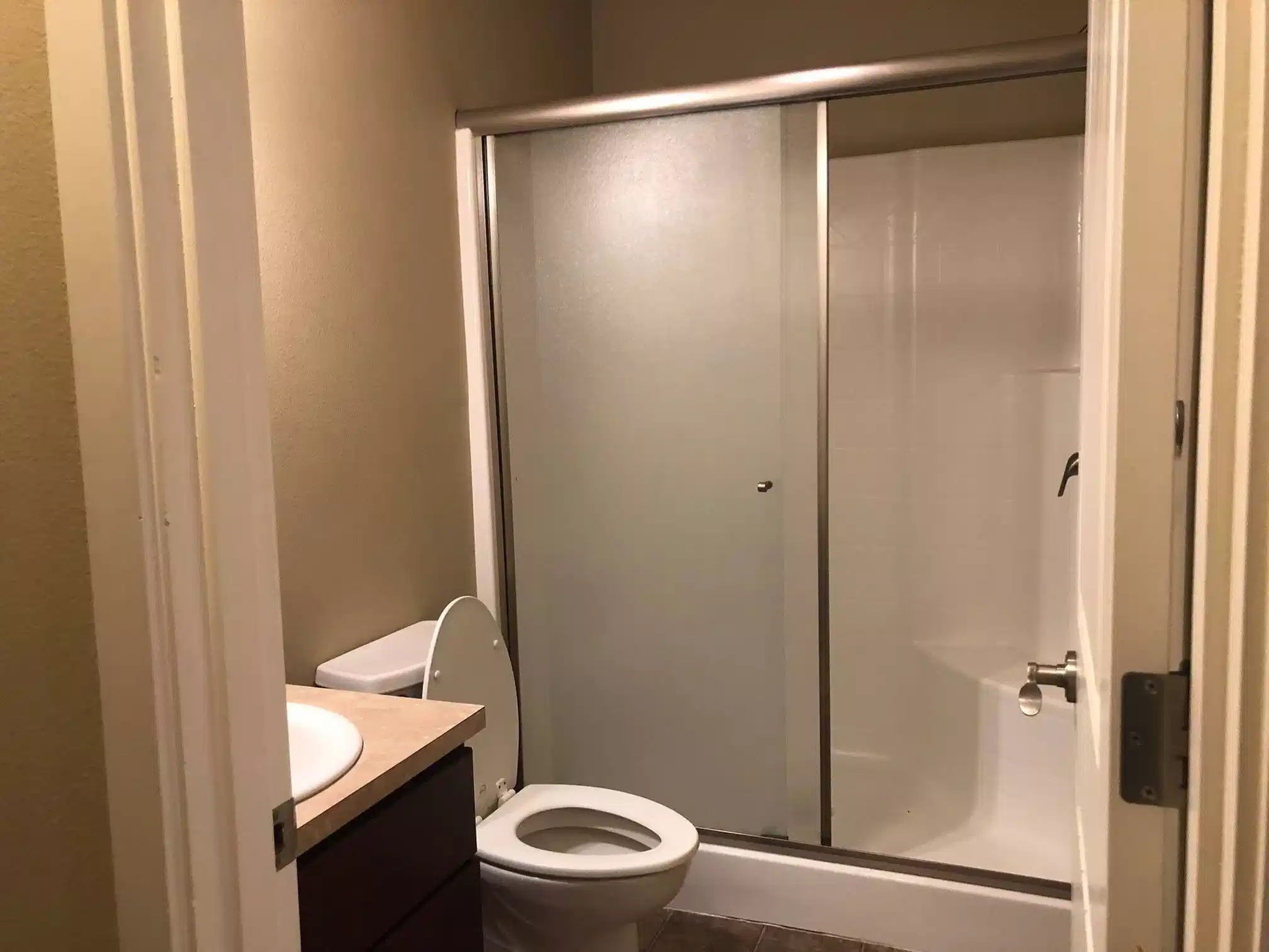 Exterior?w=400&h=260&fit=crop&q=40&auto=format&trim=auto