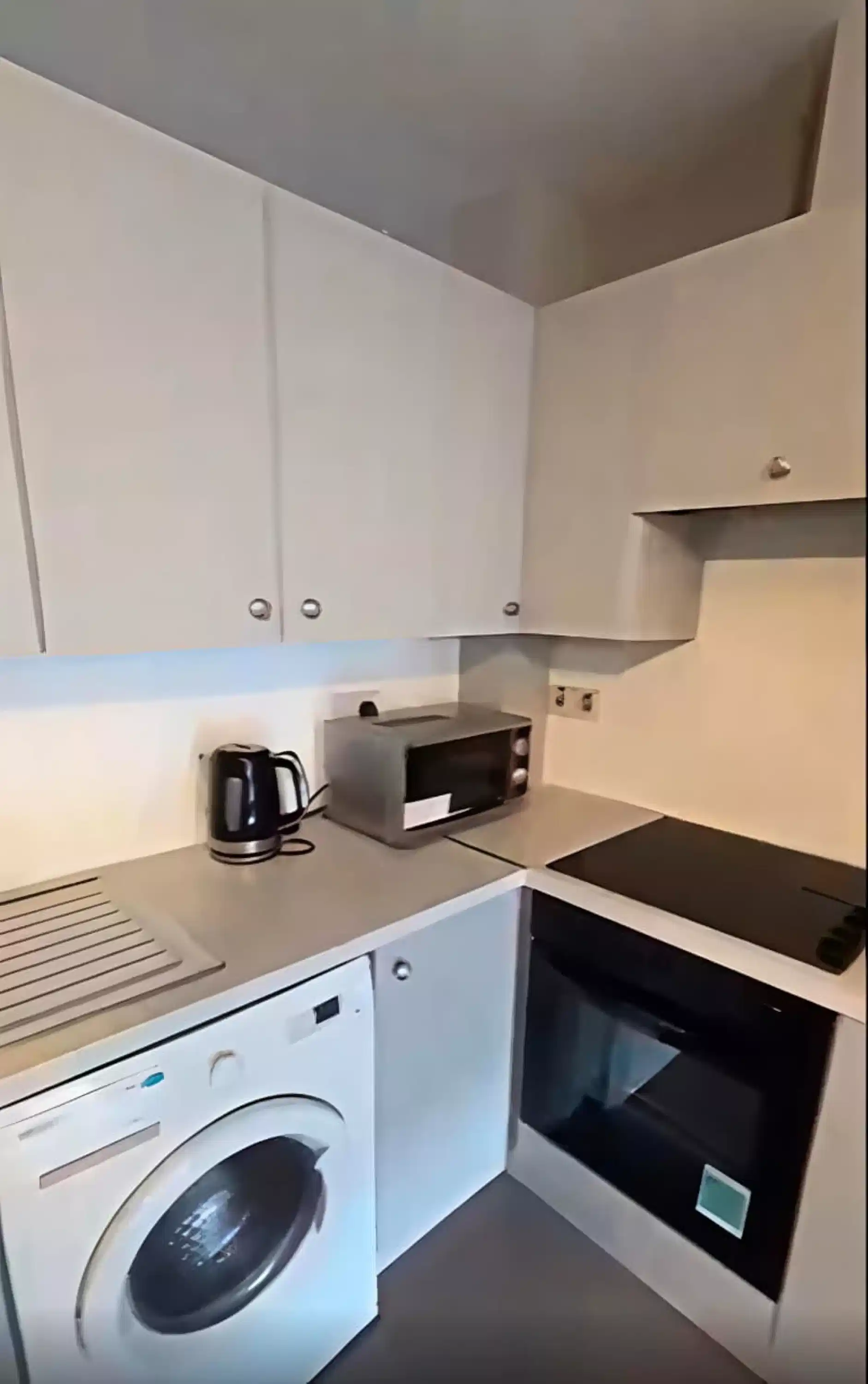 Room in A 2 Bedroom Apartment, 602 The Windmill, Dock Rd, Mountkennet, Limerick V94 E510 - Limerick, Ireland - Kitchen