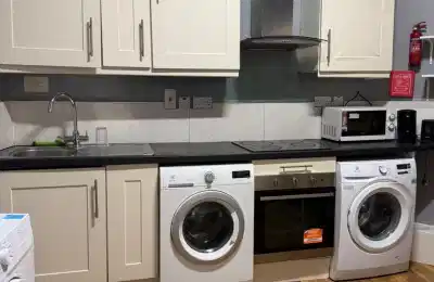 Room in A 8 Bedroom Apartment, 1 Waterfall Avenue, Drumcondra, Dublin 3 D03 DA24 - Dublin, Ireland - Kitchen