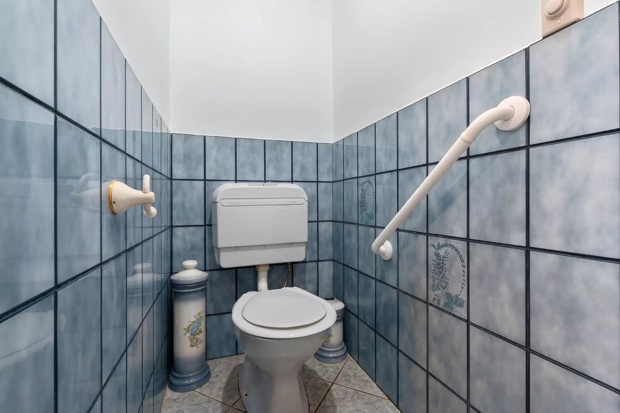 Double Room - Bedroom?w=400&h=260&fit=crop&q=40&auto=format&trim=auto