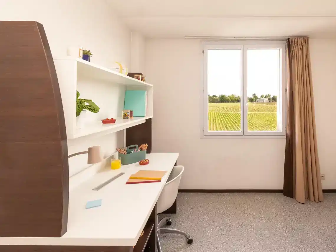 Amenities?w=400&h=260&fit=crop&q=40&auto=format&trim=auto