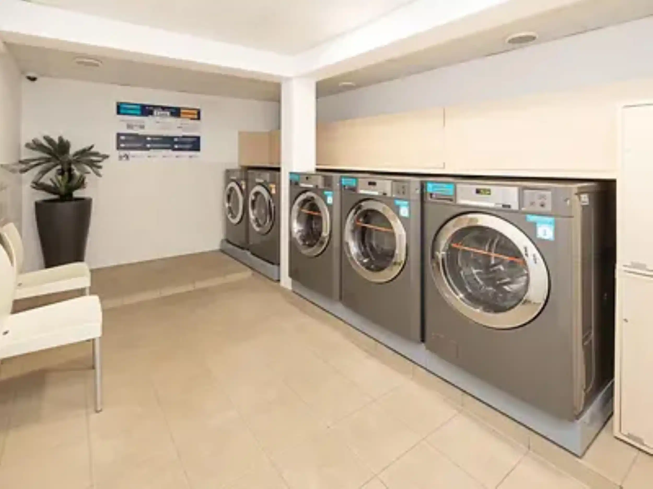 Amenities?w=400&h=260&fit=crop&q=40&auto=format&trim=auto
