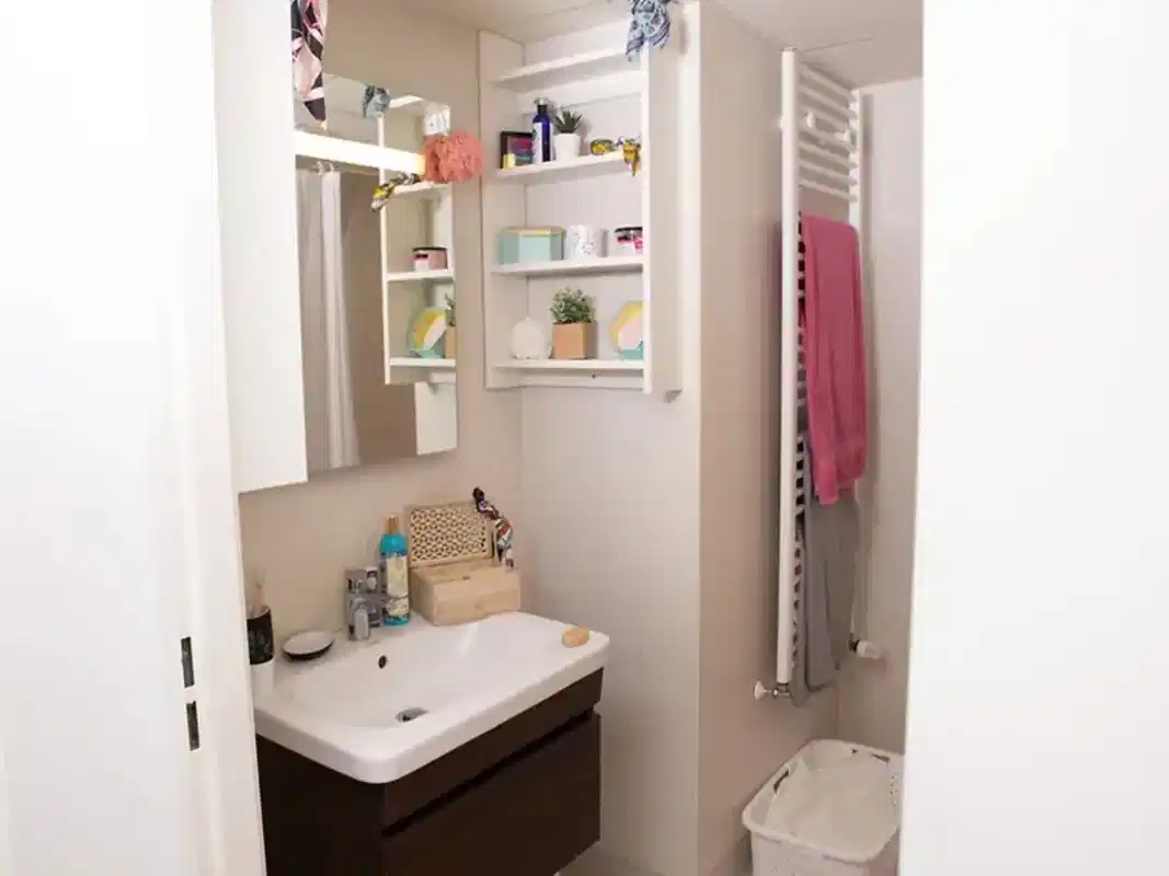 Common Area?w=400&h=260&fit=crop&q=40&auto=format&trim=auto