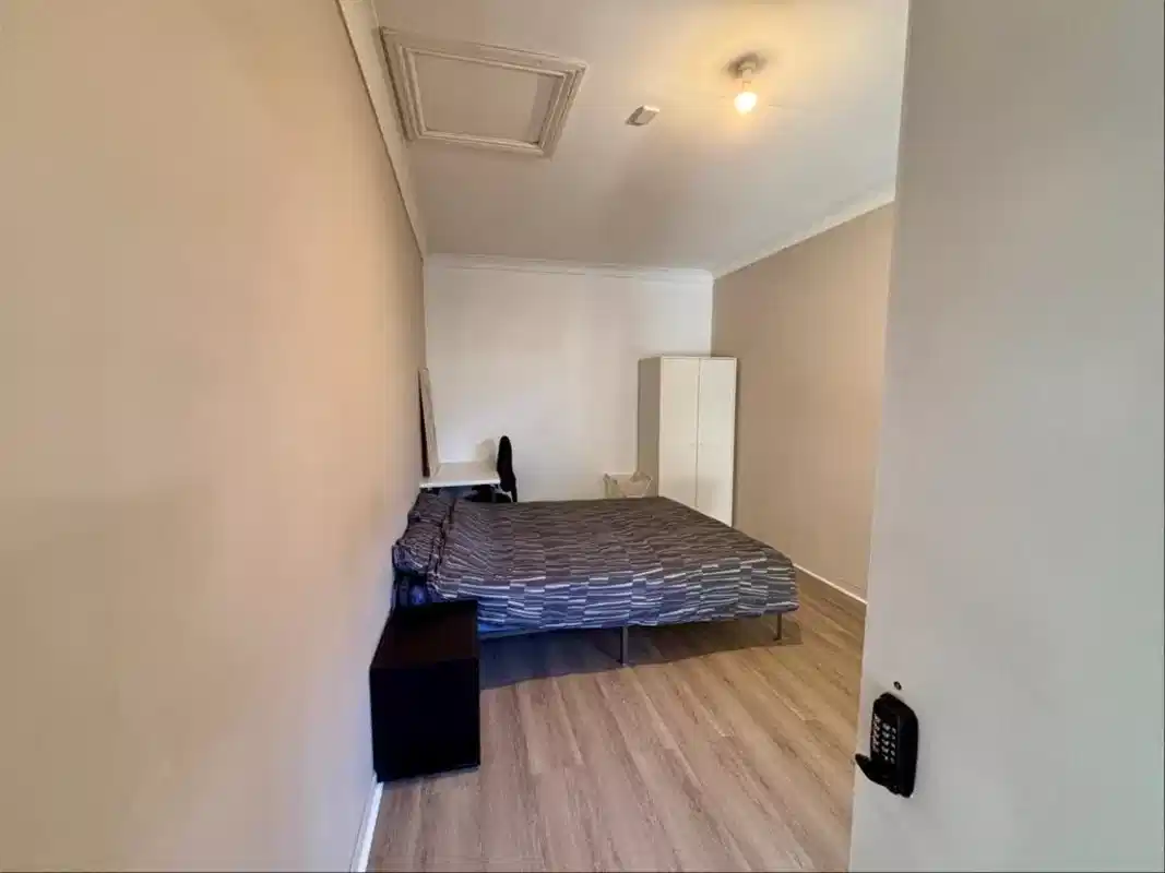 Common Area?w=400&h=260&fit=crop&q=40&auto=format&trim=auto