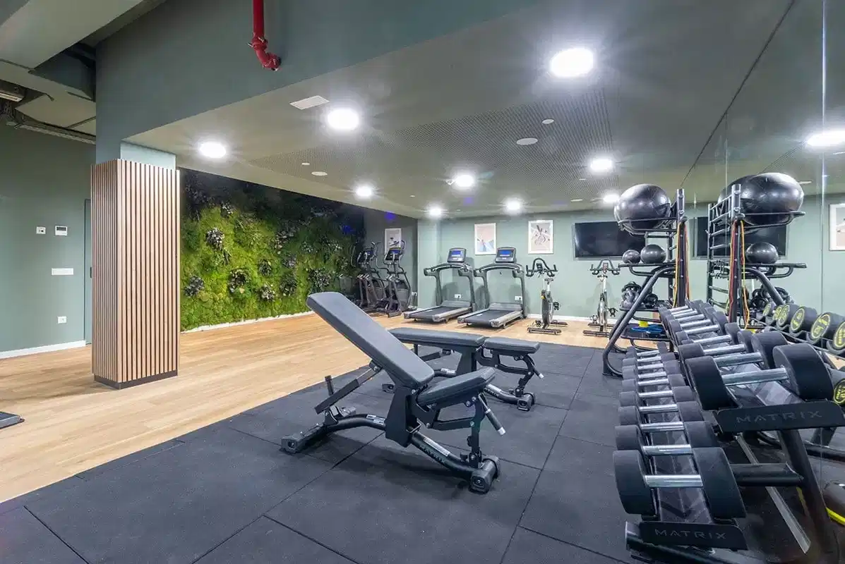 Common Area?w=400&h=260&fit=crop&q=40&auto=format&trim=auto