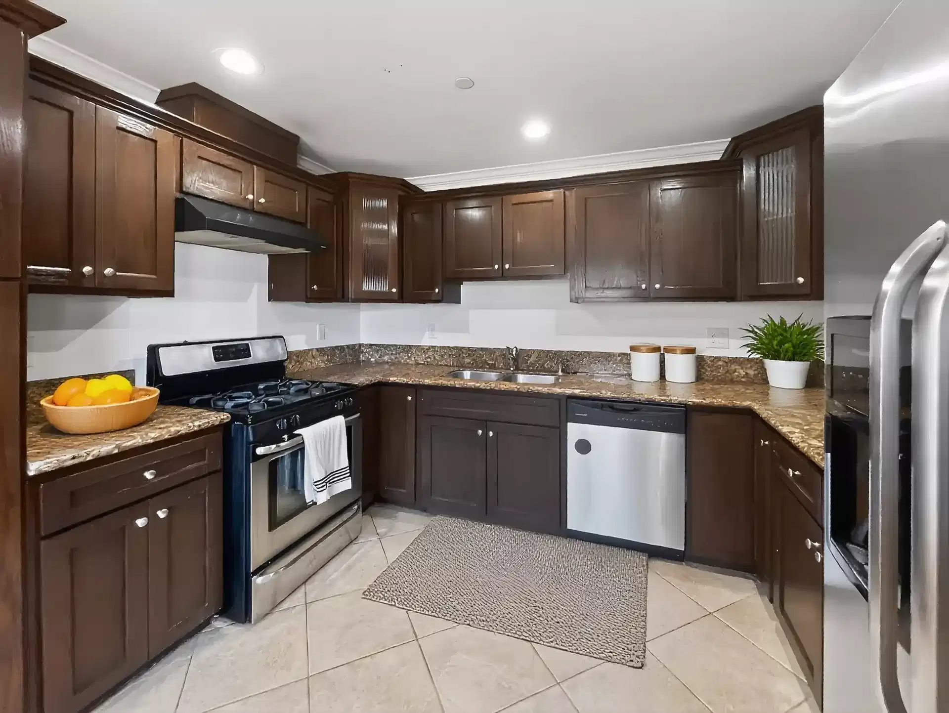 3111 Walton Ave, Los Angeles - Los Angeles, California, United States - Kitchen