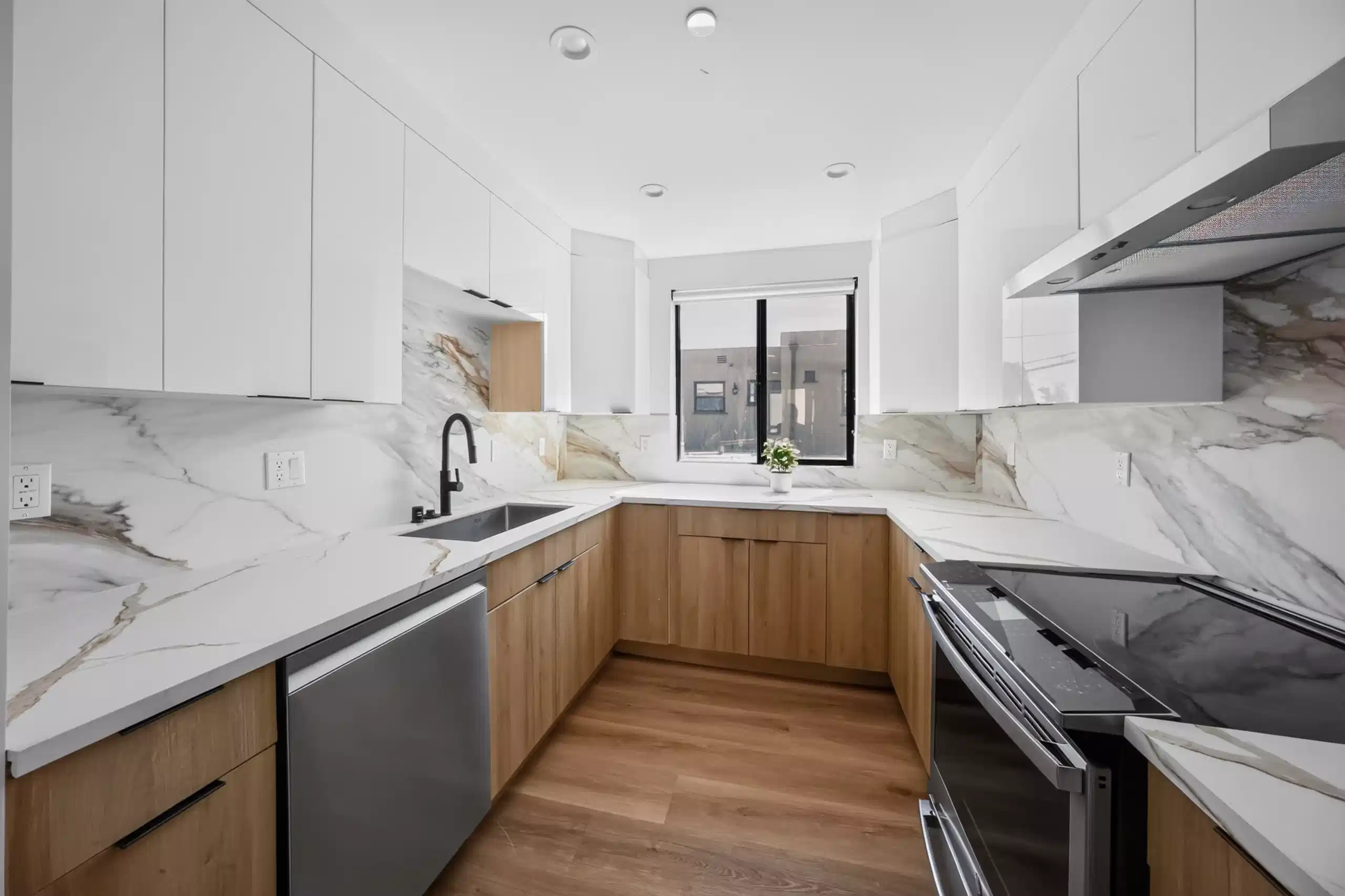 6064 W Cashio St, Los Angeles - Los Angeles, California, United States - Kitchen