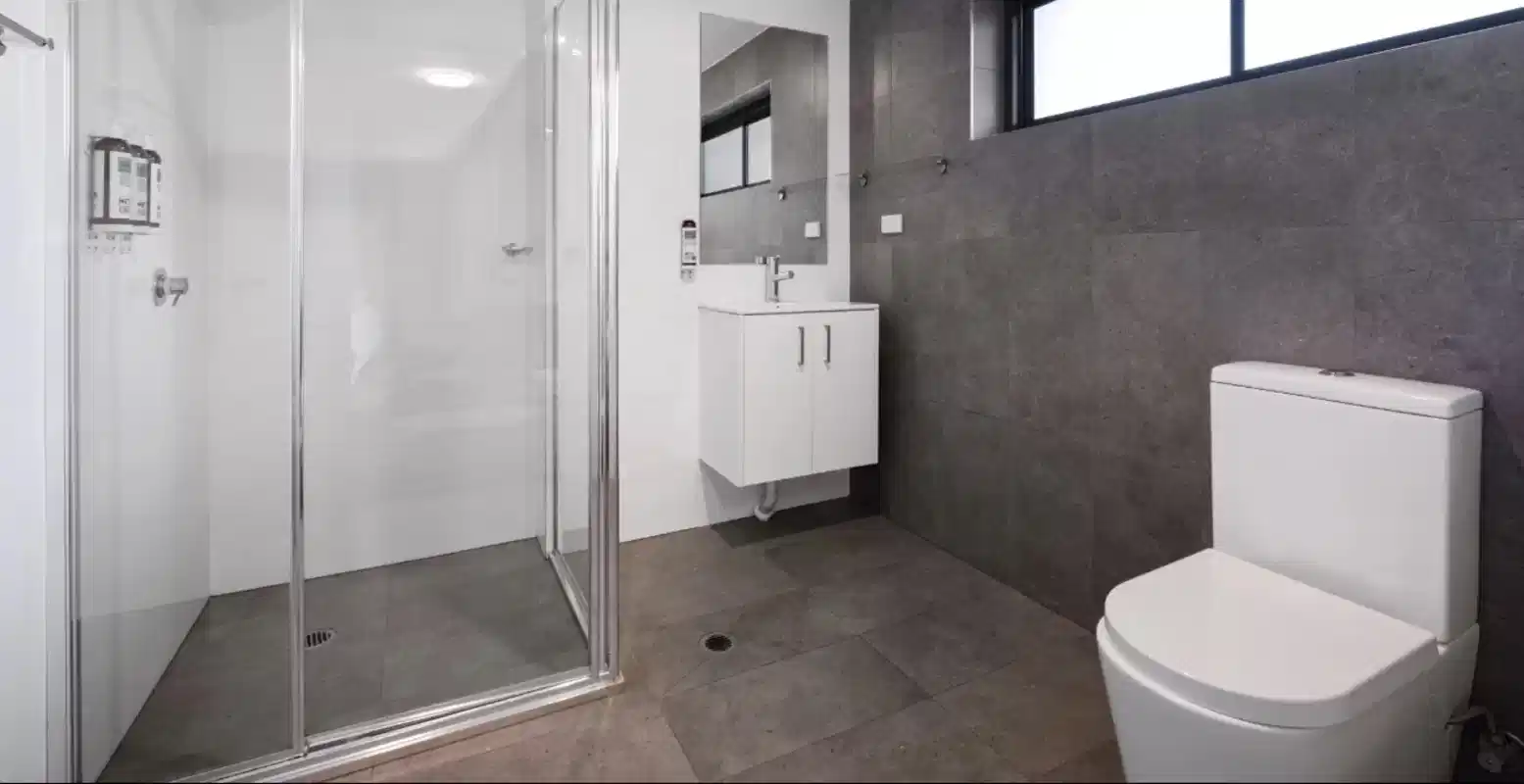 Exterior?w=400&h=260&fit=crop&q=40&auto=format&trim=auto