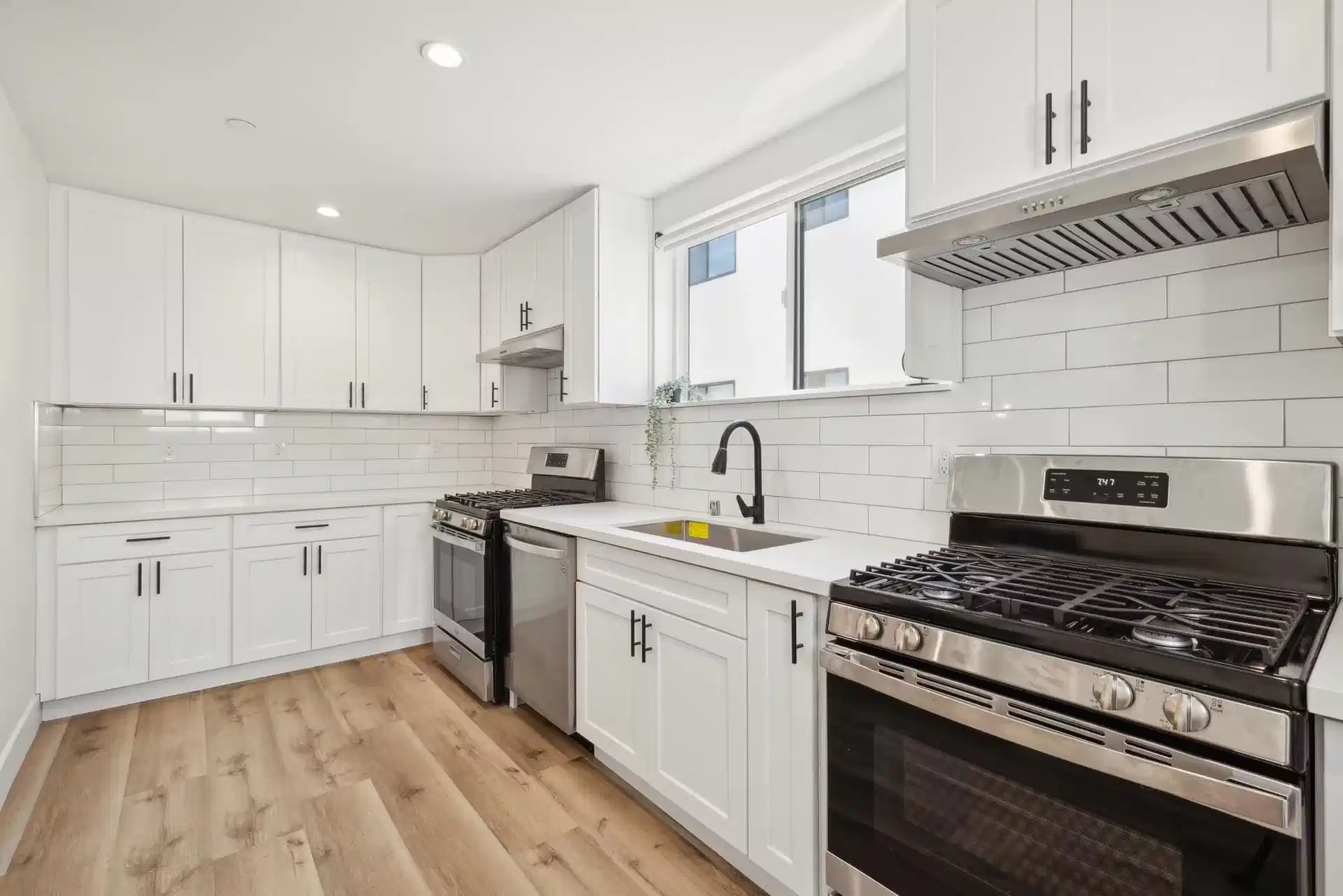 1326 W 35th Pl, Los Angeles - Los Angeles, California, United States - Kitchen