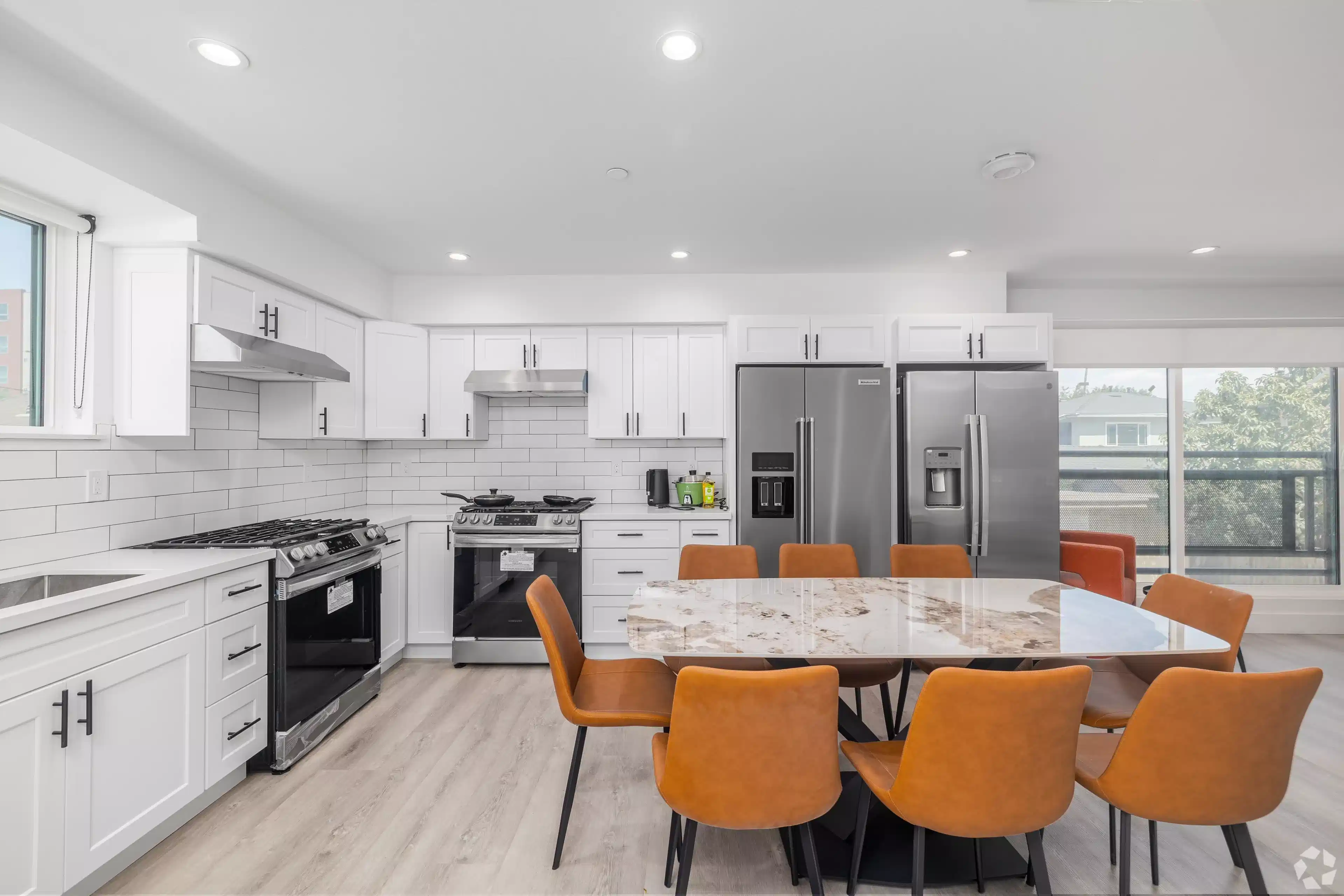3430 Walton Ave, Los Angeles - Los Angeles, California, United States - Kitchen