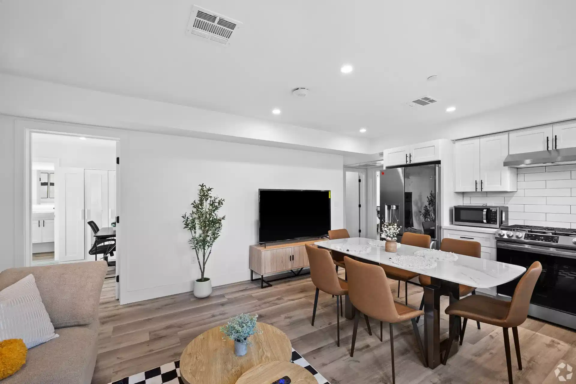 1377 W 36th Pl, Los Angeles - Los Angeles, California, United States - Amenities