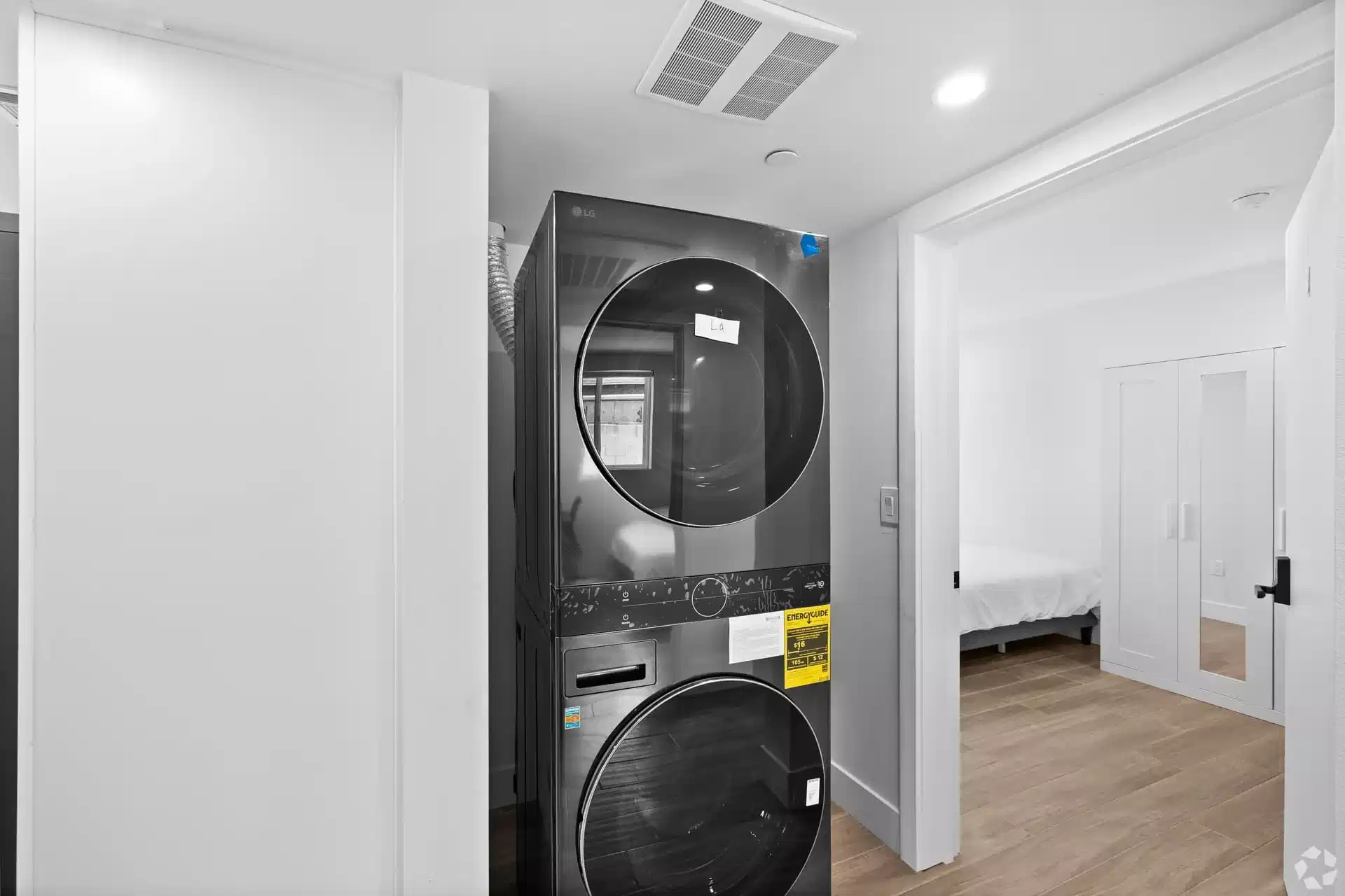 1377 W 36th Pl, Los Angeles - Los Angeles, California, United States - Amenities