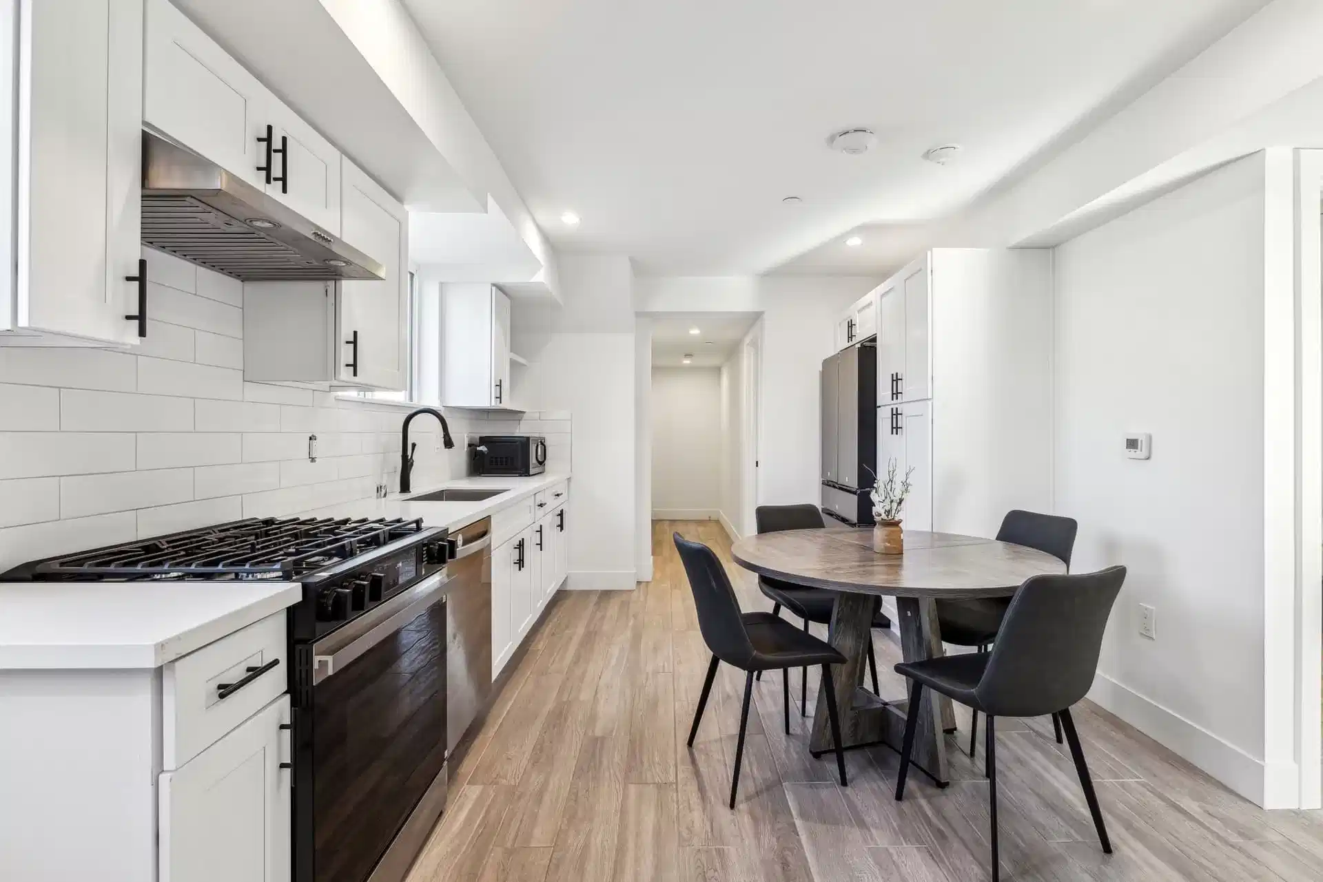 1348 W 35th Pl, Los Angeles - Los Angeles, California, United States - Kitchen