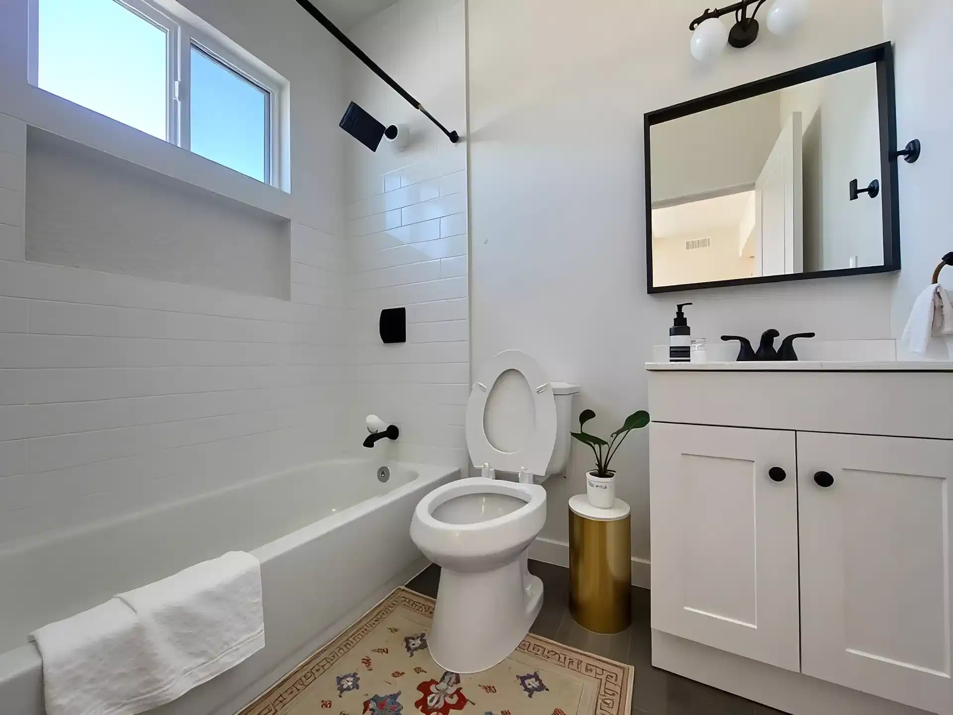 3806 S Budlong Ave, Los Angeles - Los Angeles, California, United States - Bathroom