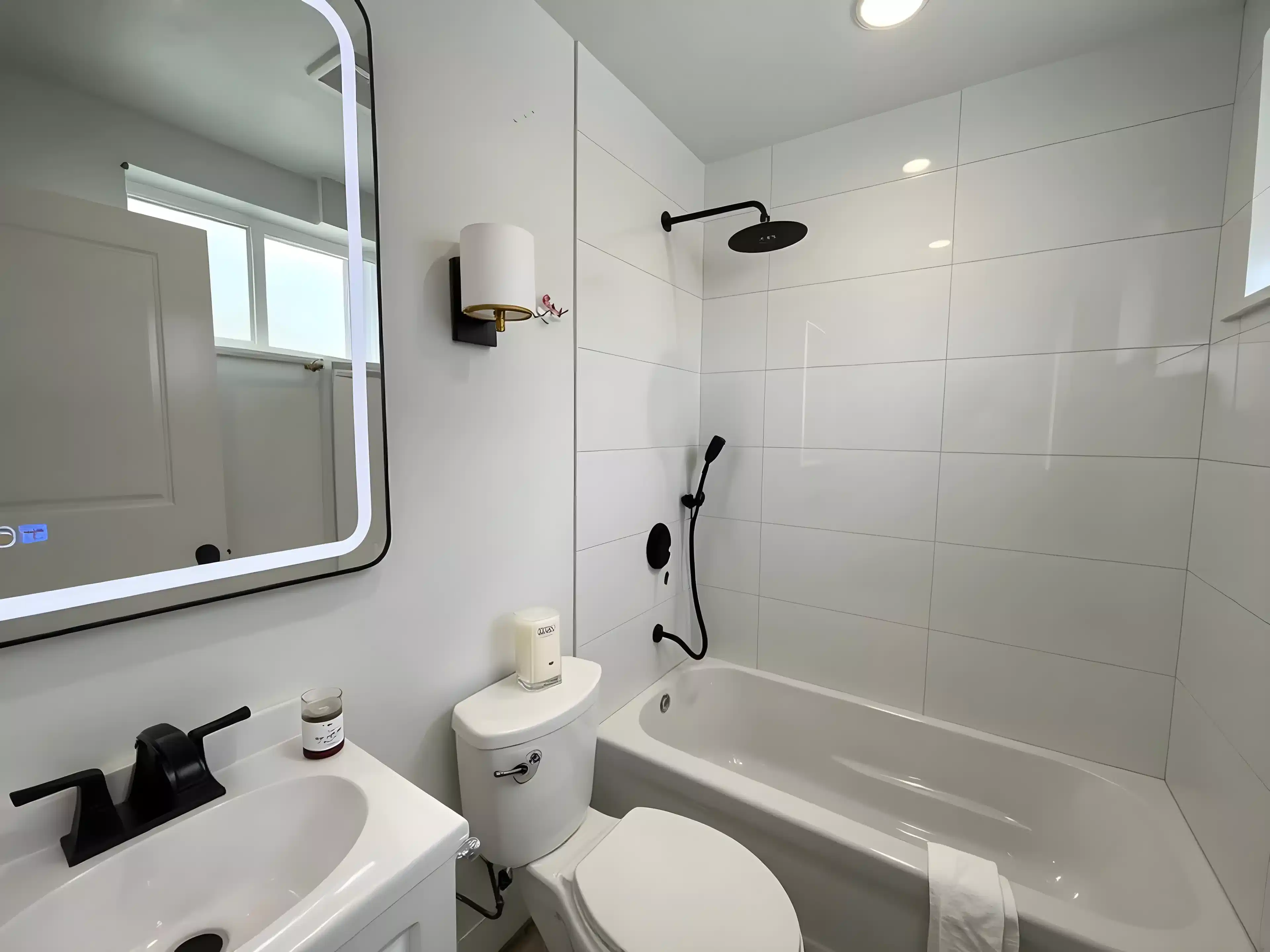 1252 W 37th St, Los Angeles - Los Angeles, California, United States - Bathroom