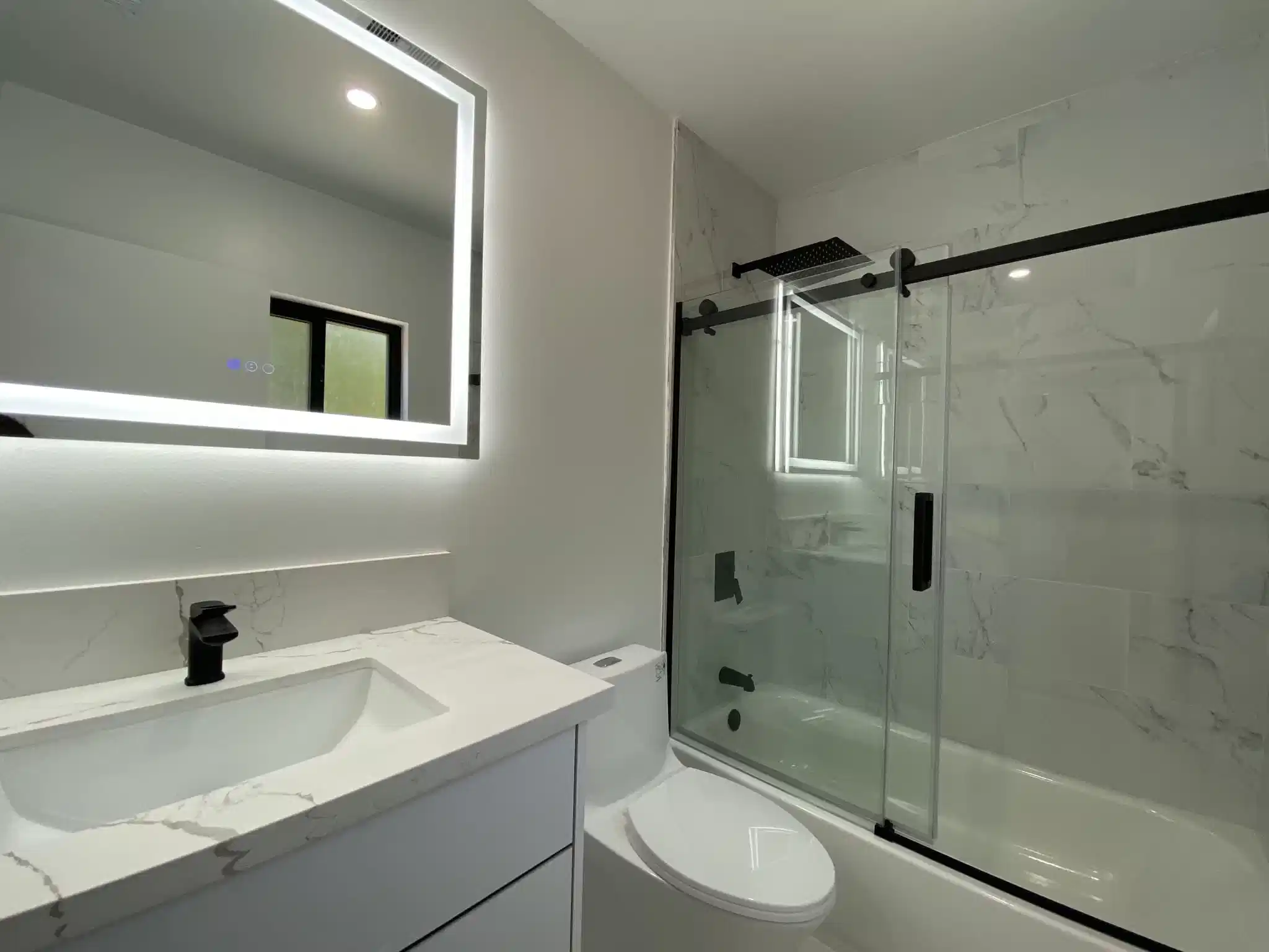 1922 11th St, Los Angeles - Los Angeles, California, United States - Bathroom